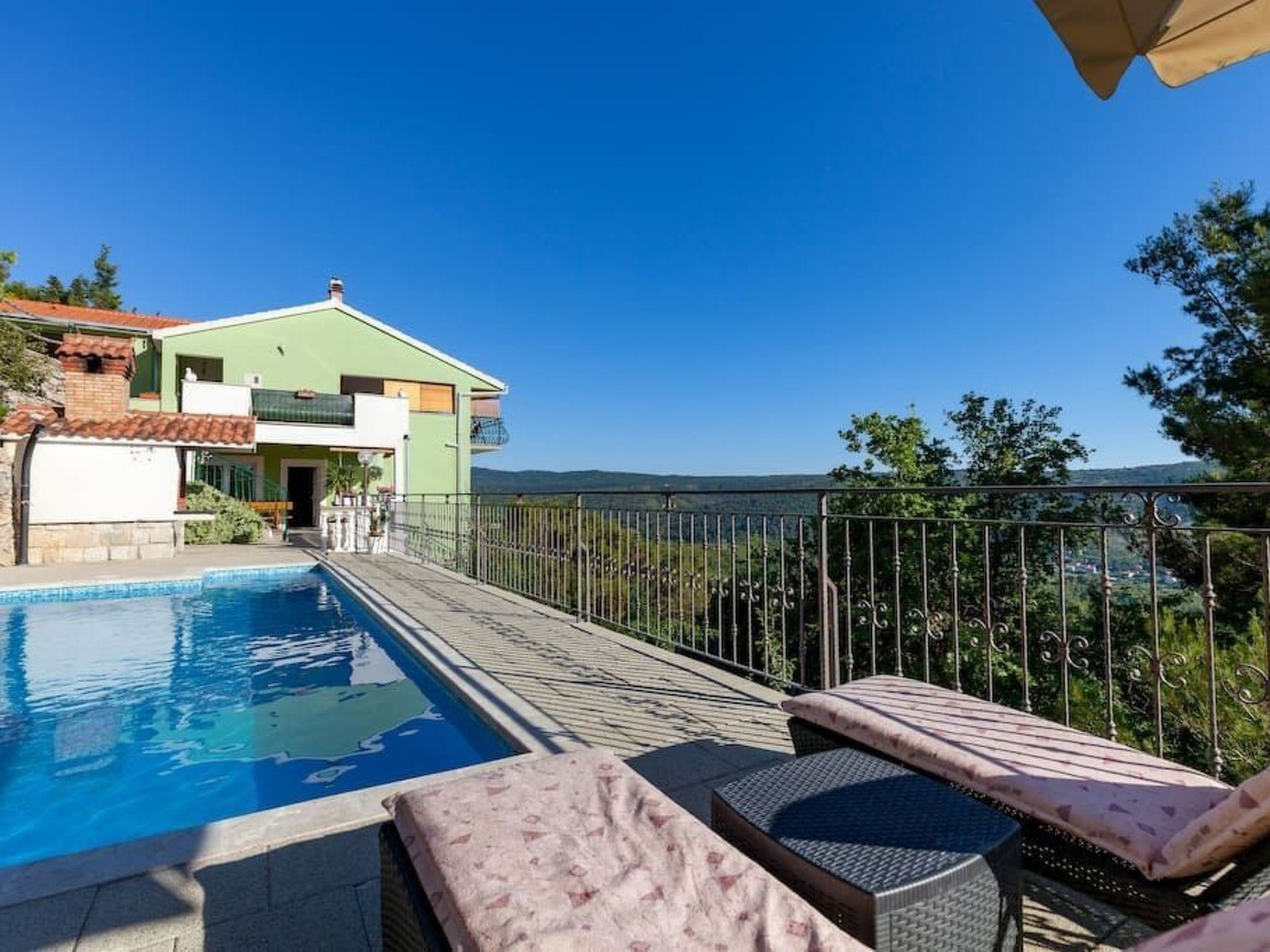 Privatwohnung mit Jacuzzi und Schwimmbad-Dedans