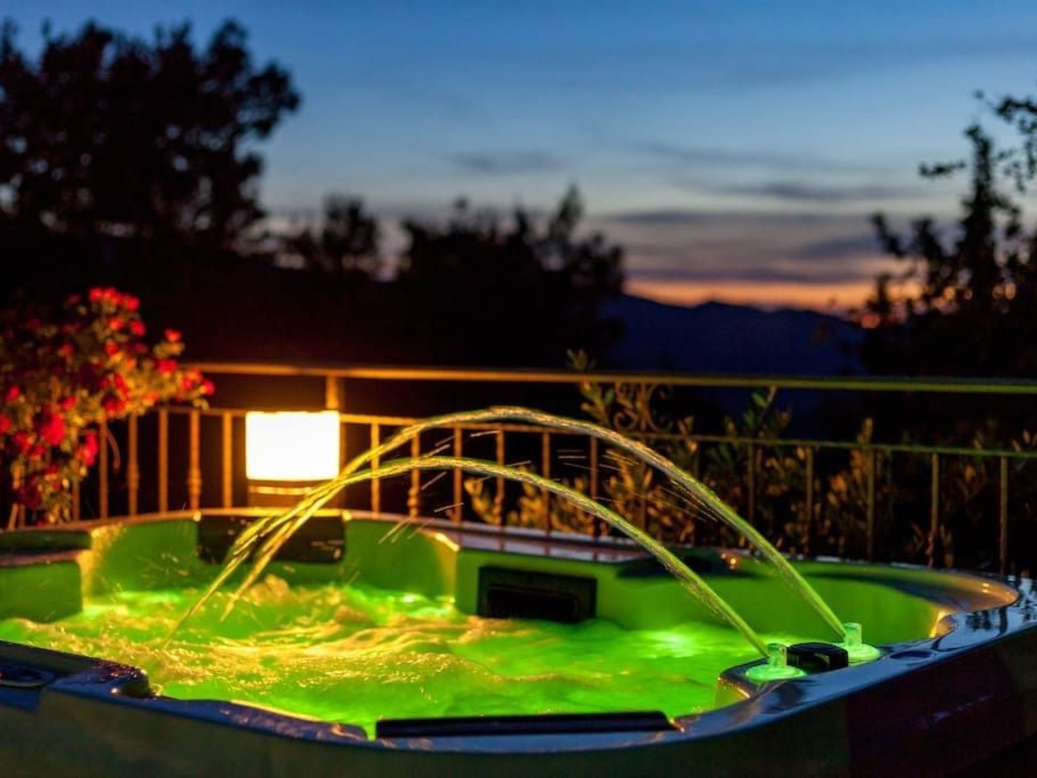 Privatwohnung mit Jacuzzi und Schwimmbad-Dedans