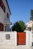 Haus in Mravince mit Whirlpool und Garten