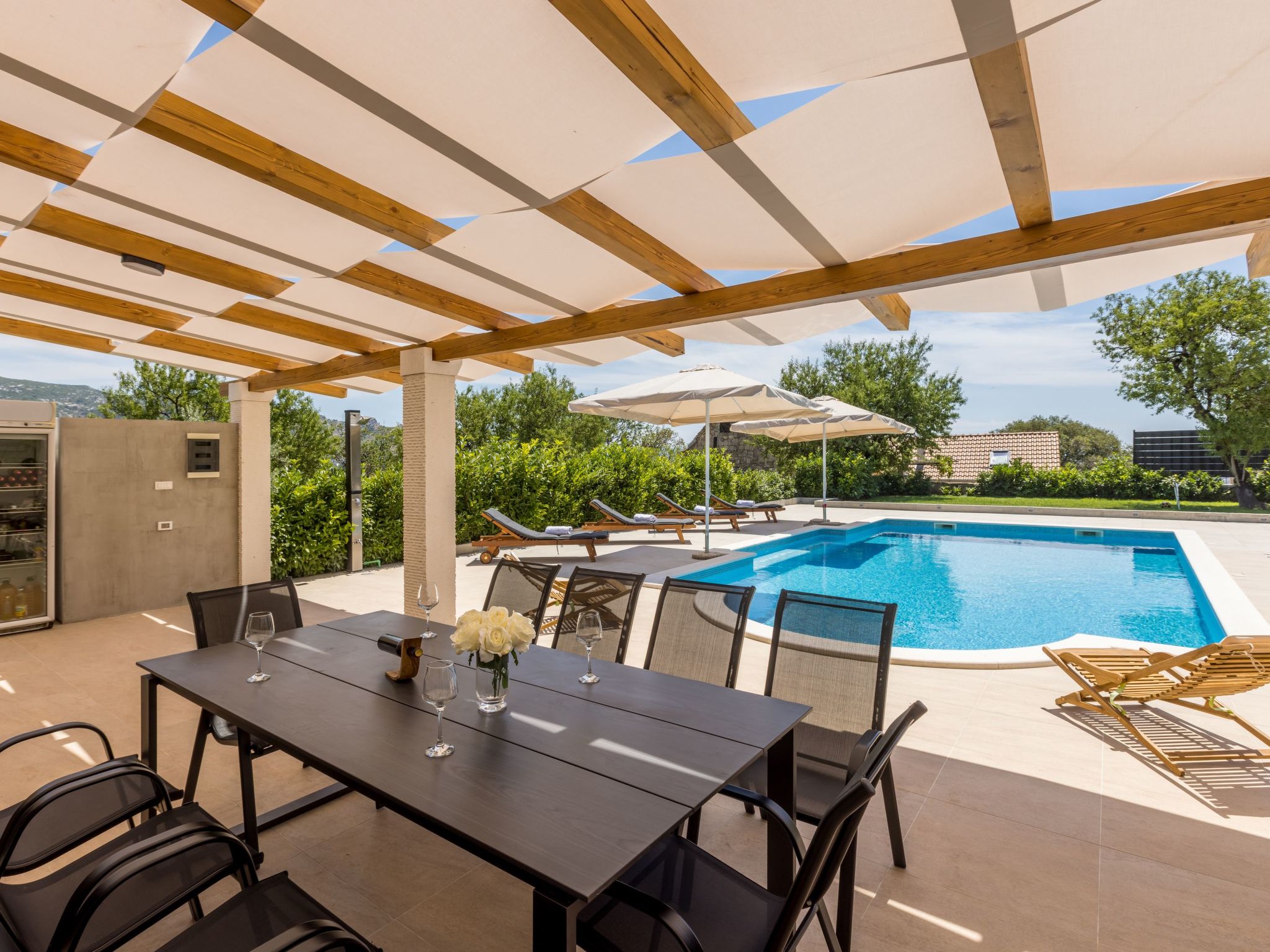 Villa Melki mit großem Privatpool-Drinnen