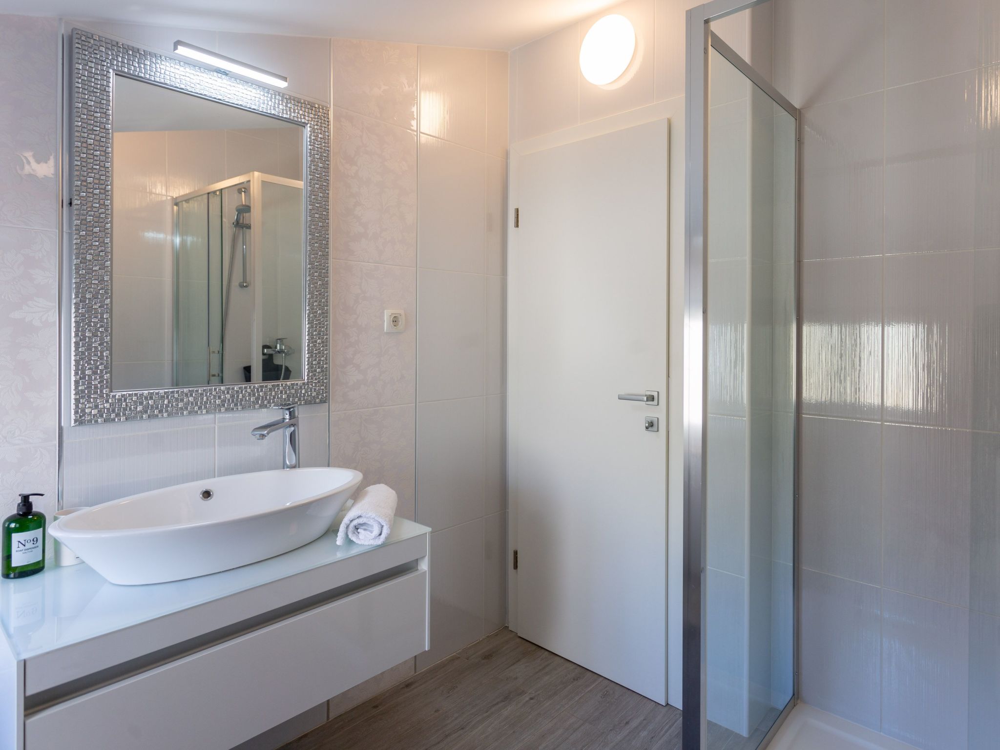 Villa Melki mit großem Privatpool-Drinnen