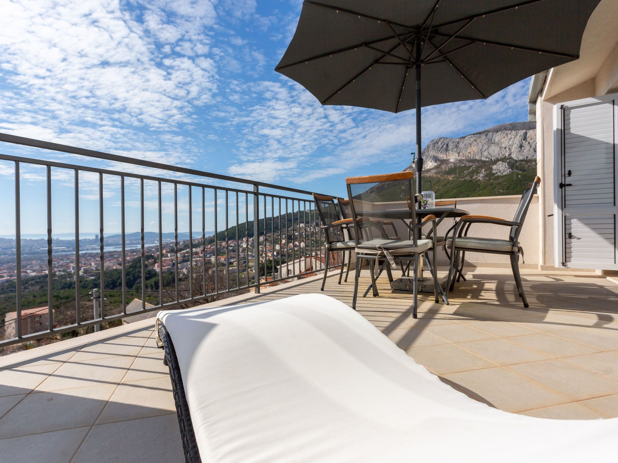 Villa Melki mit großem Privatpool-Drinnen