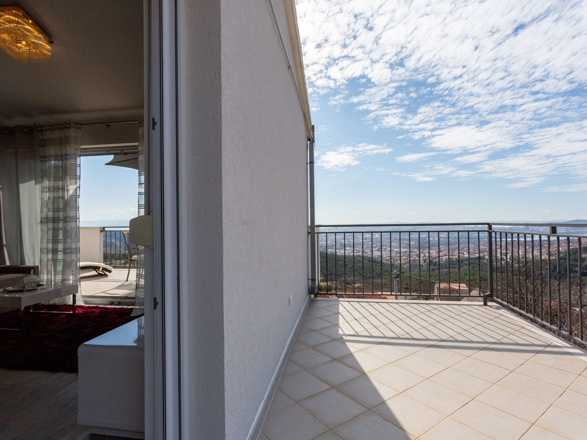 Villa Melki mit großem Privatpool-Drinnen