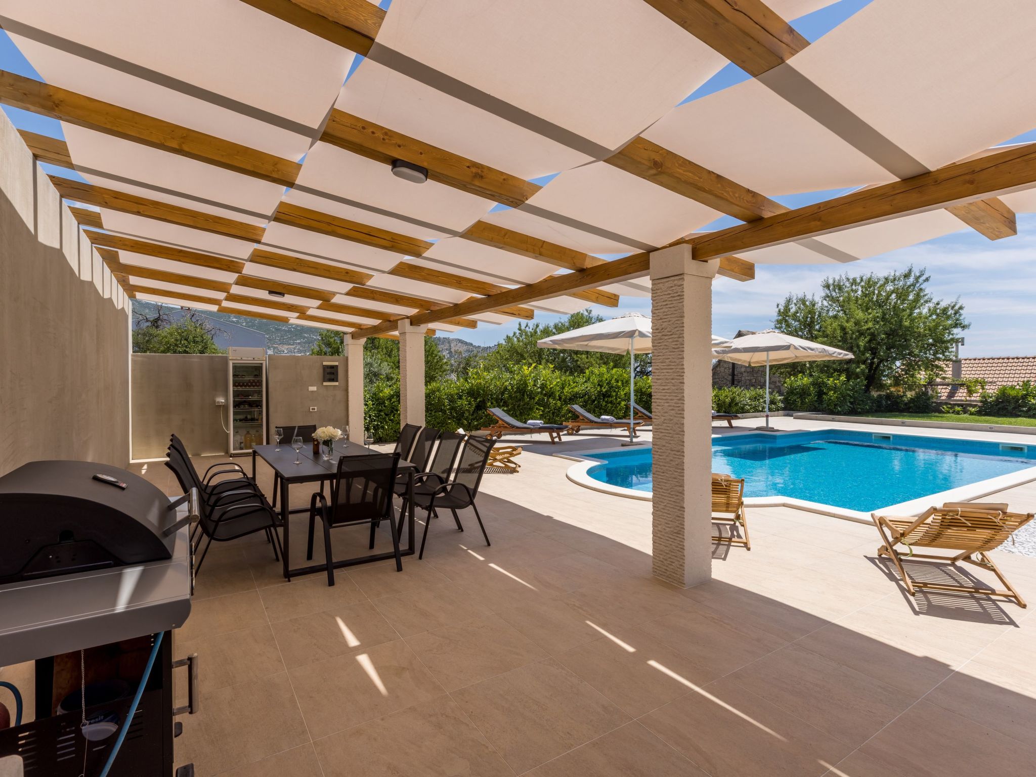 Villa Melki mit großem Privatpool-Drinnen