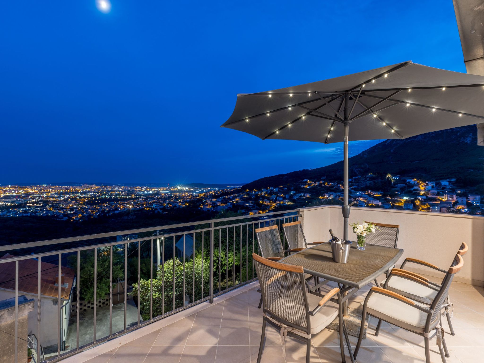 Villa Melki mit großem Privatpool-Drinnen