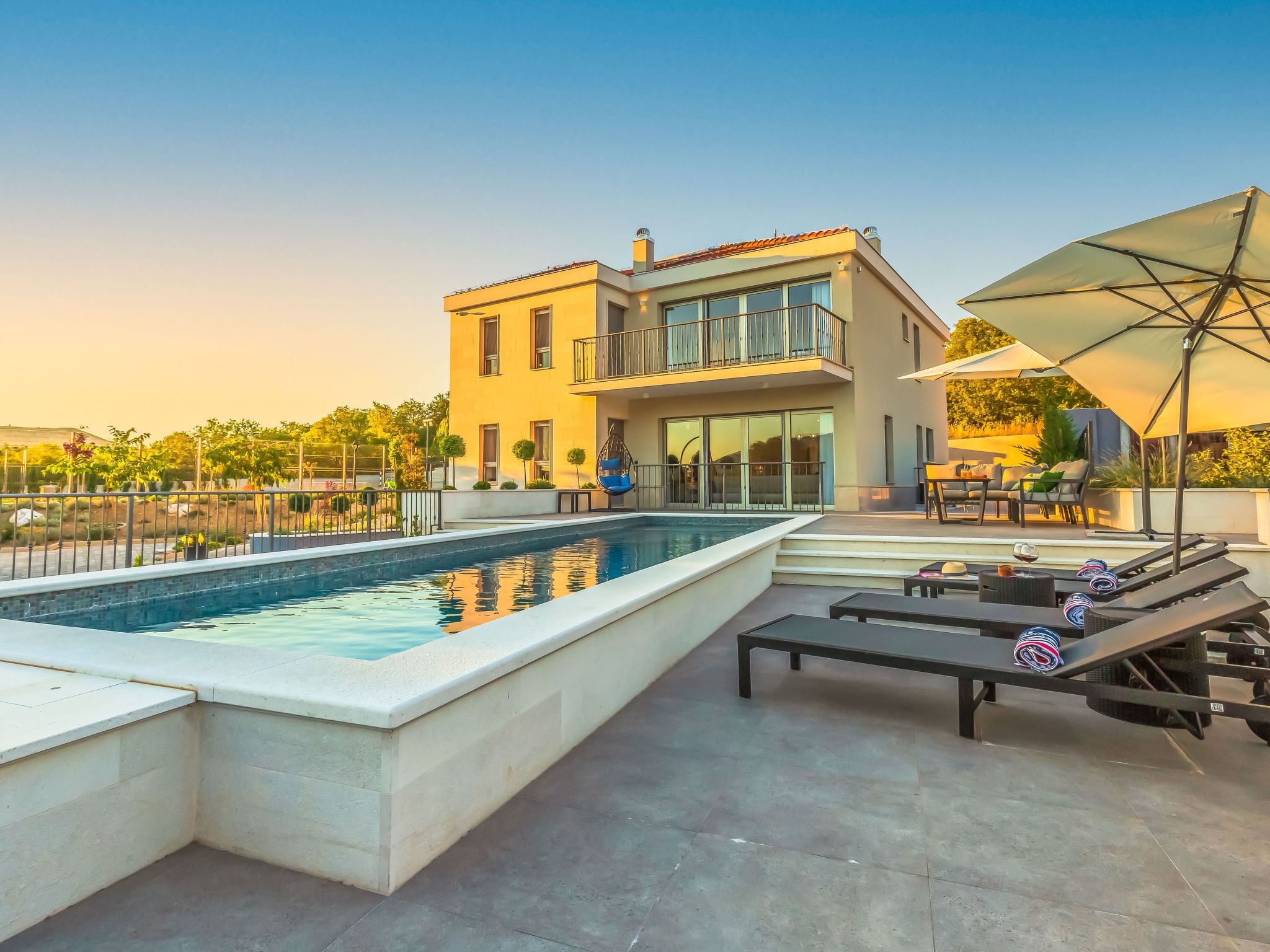 In Dugopolje mit Privatem Pool-Dedans