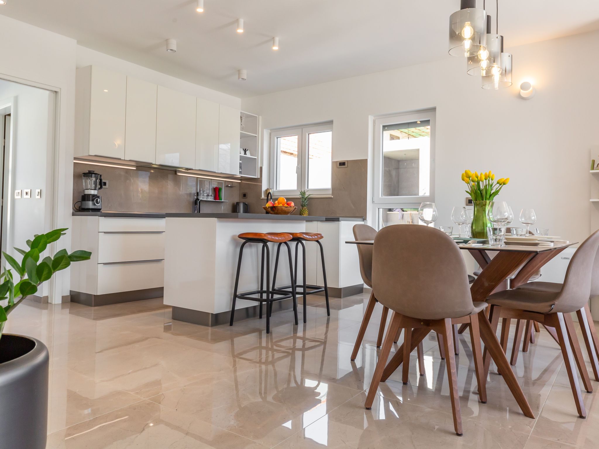 In Dugopolje mit Privatem Pool-Dedans