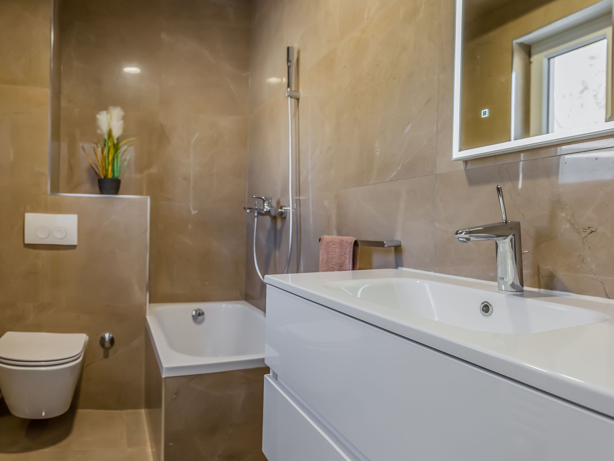 In Dugopolje mit Privatem Pool-Dedans