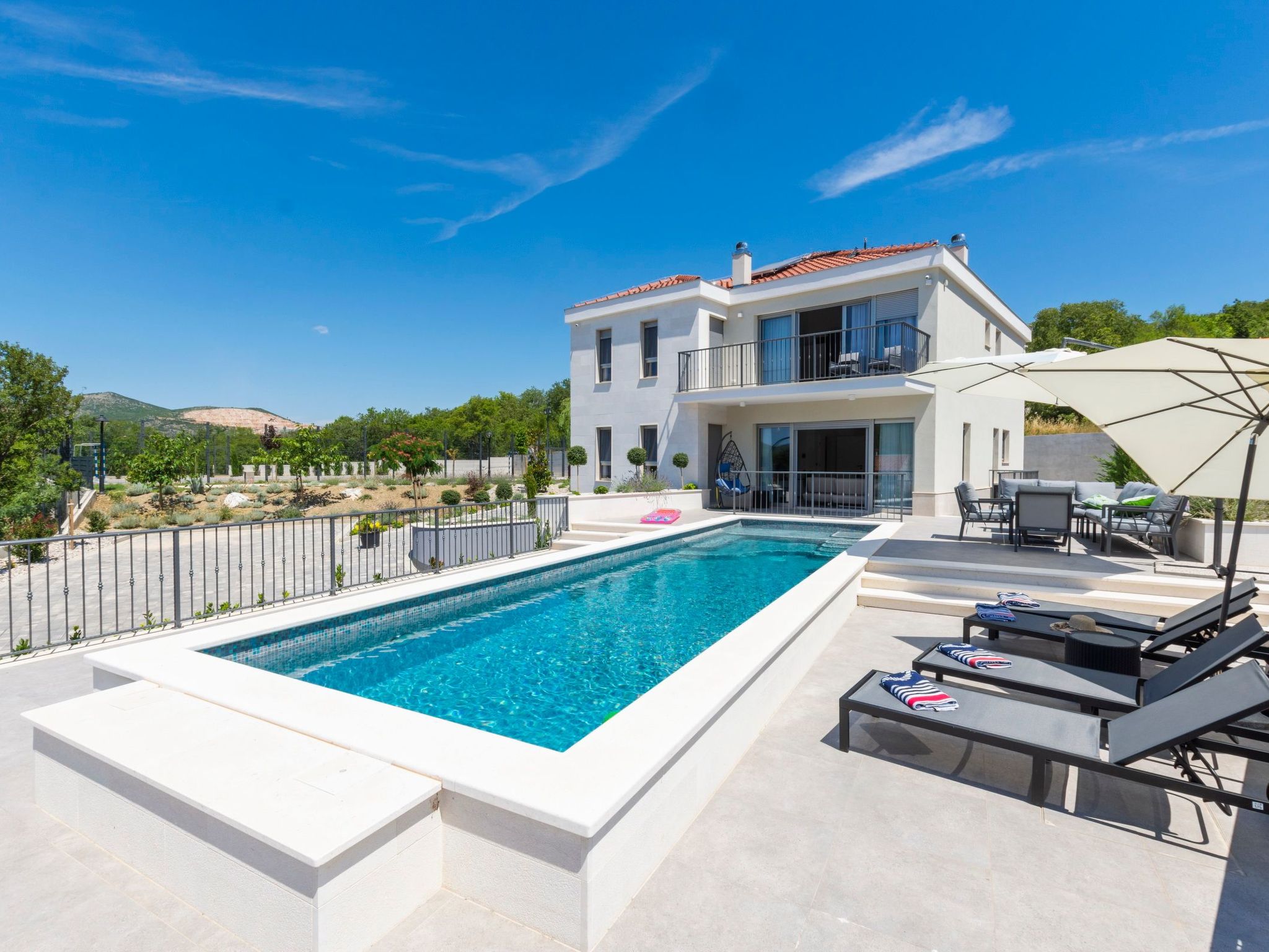 In Dugopolje mit Privatem Pool-Dedans