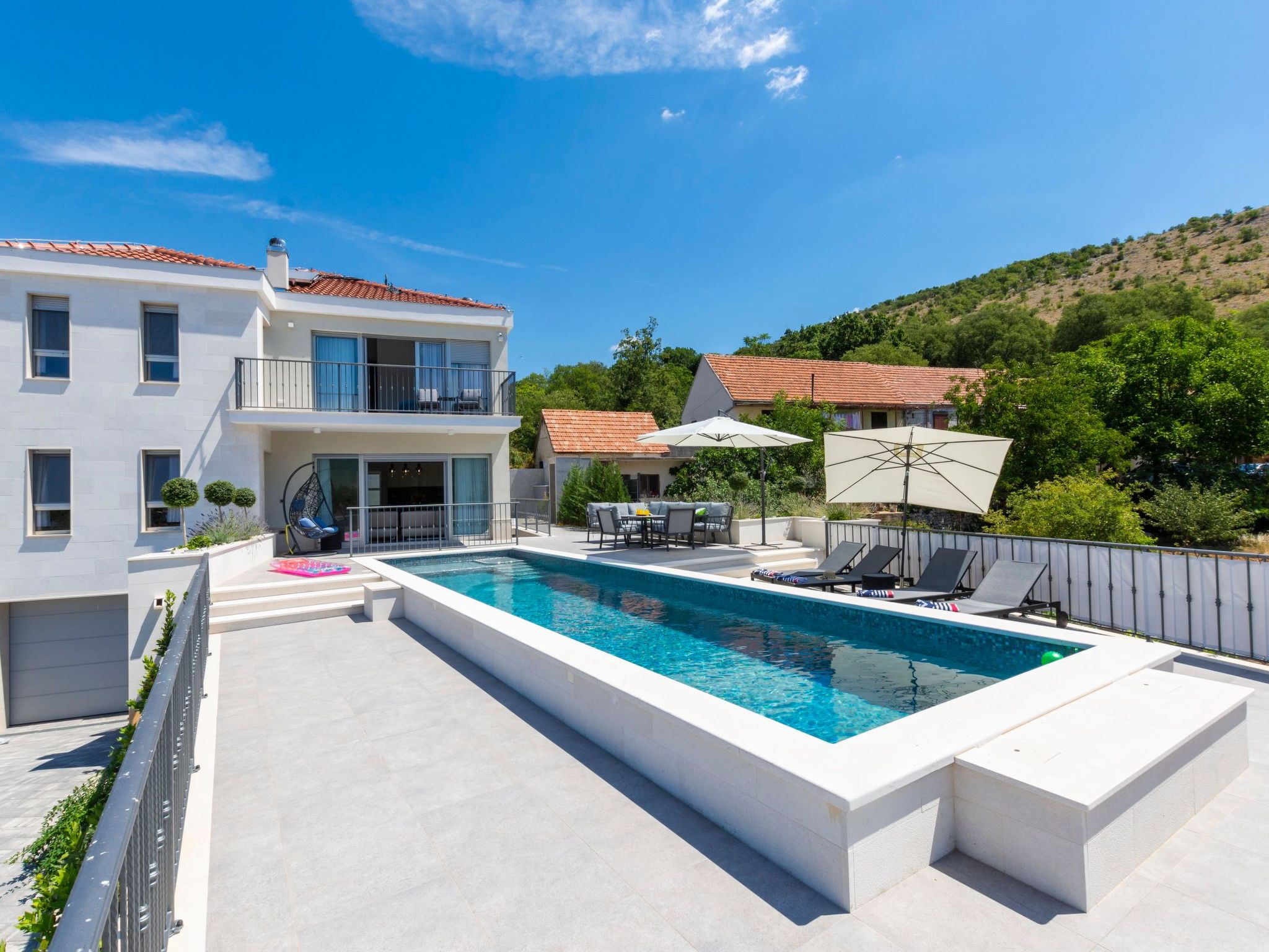 In Dugopolje mit Privatem Pool-Dedans