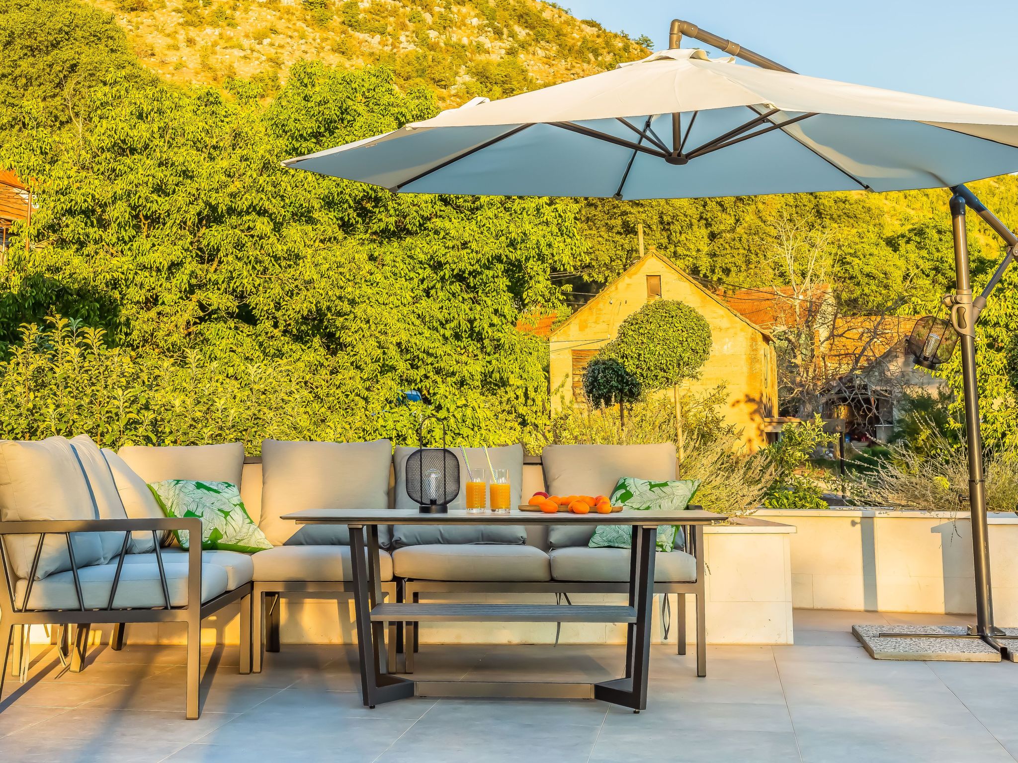 In Dugopolje mit Privatem Pool-Dedans