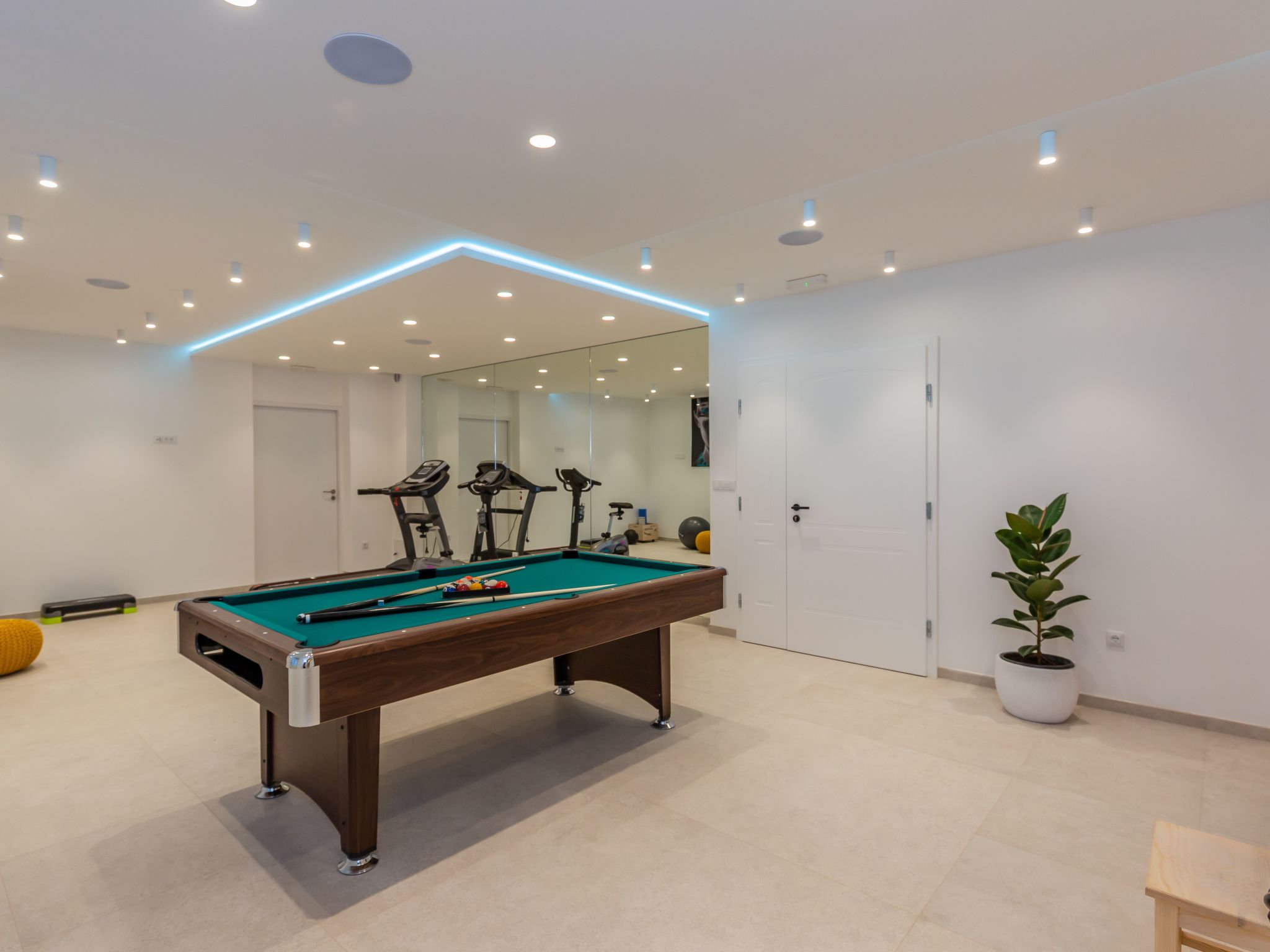 In Dugopolje mit Privatem Pool-Dedans