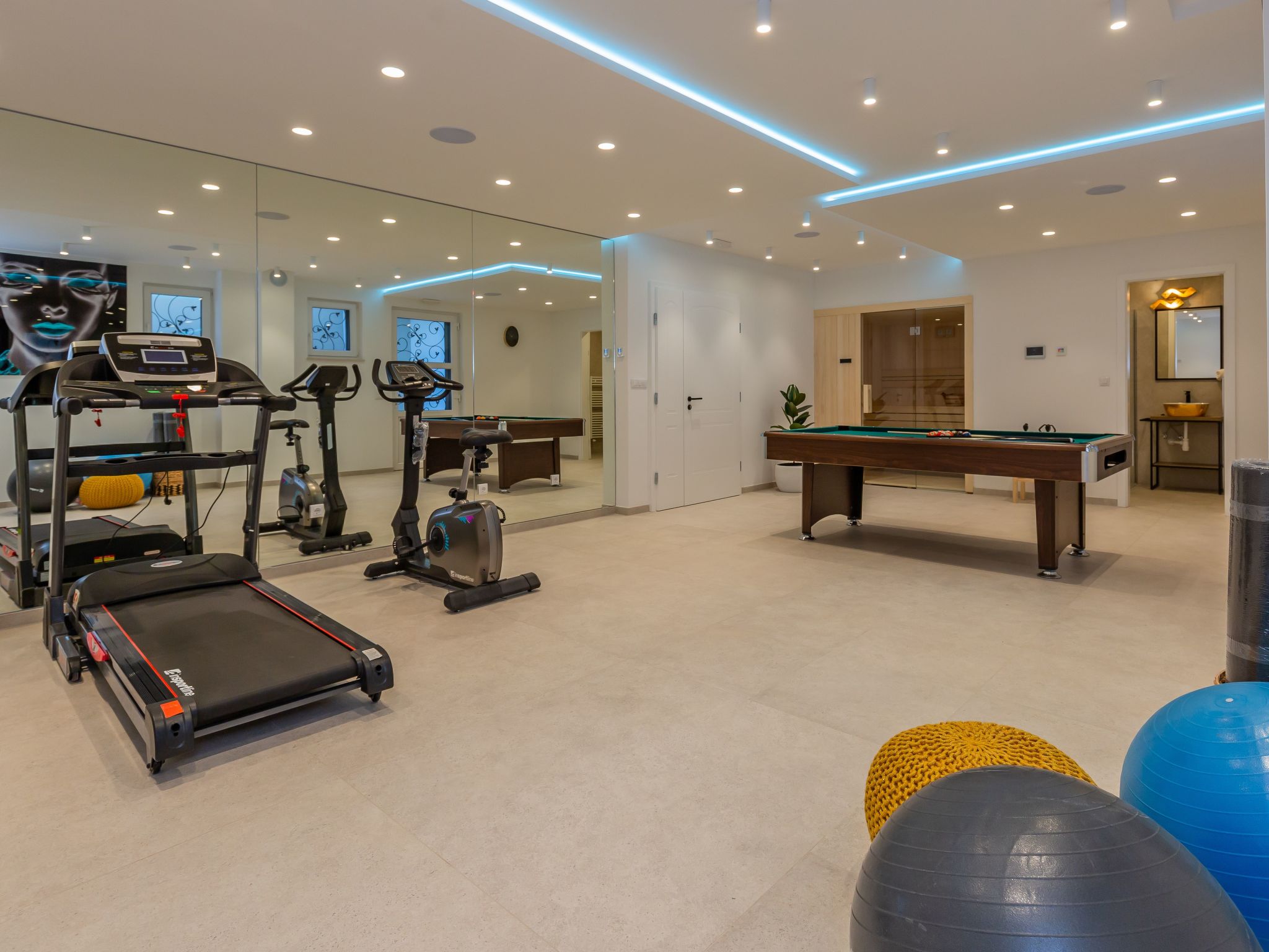 In Dugopolje mit Privatem Pool-Dedans