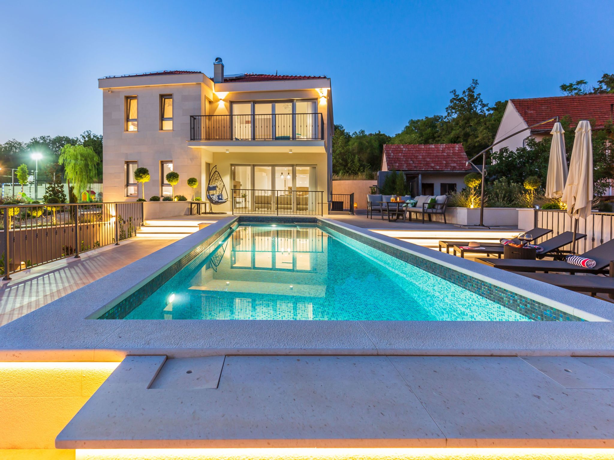 In Dugopolje mit Privatem Pool-Dedans