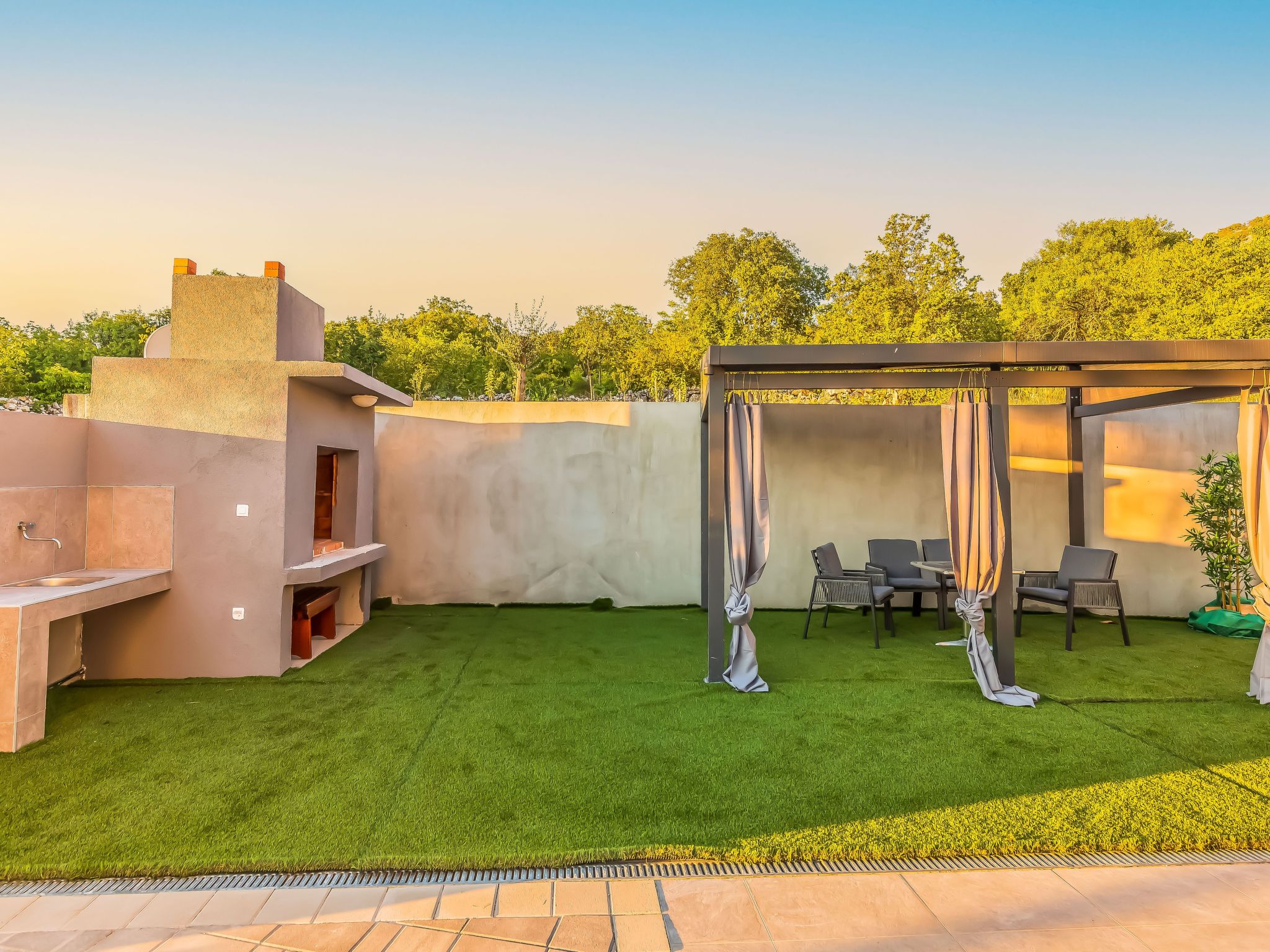 In Dugopolje mit Privatem Pool-Dedans