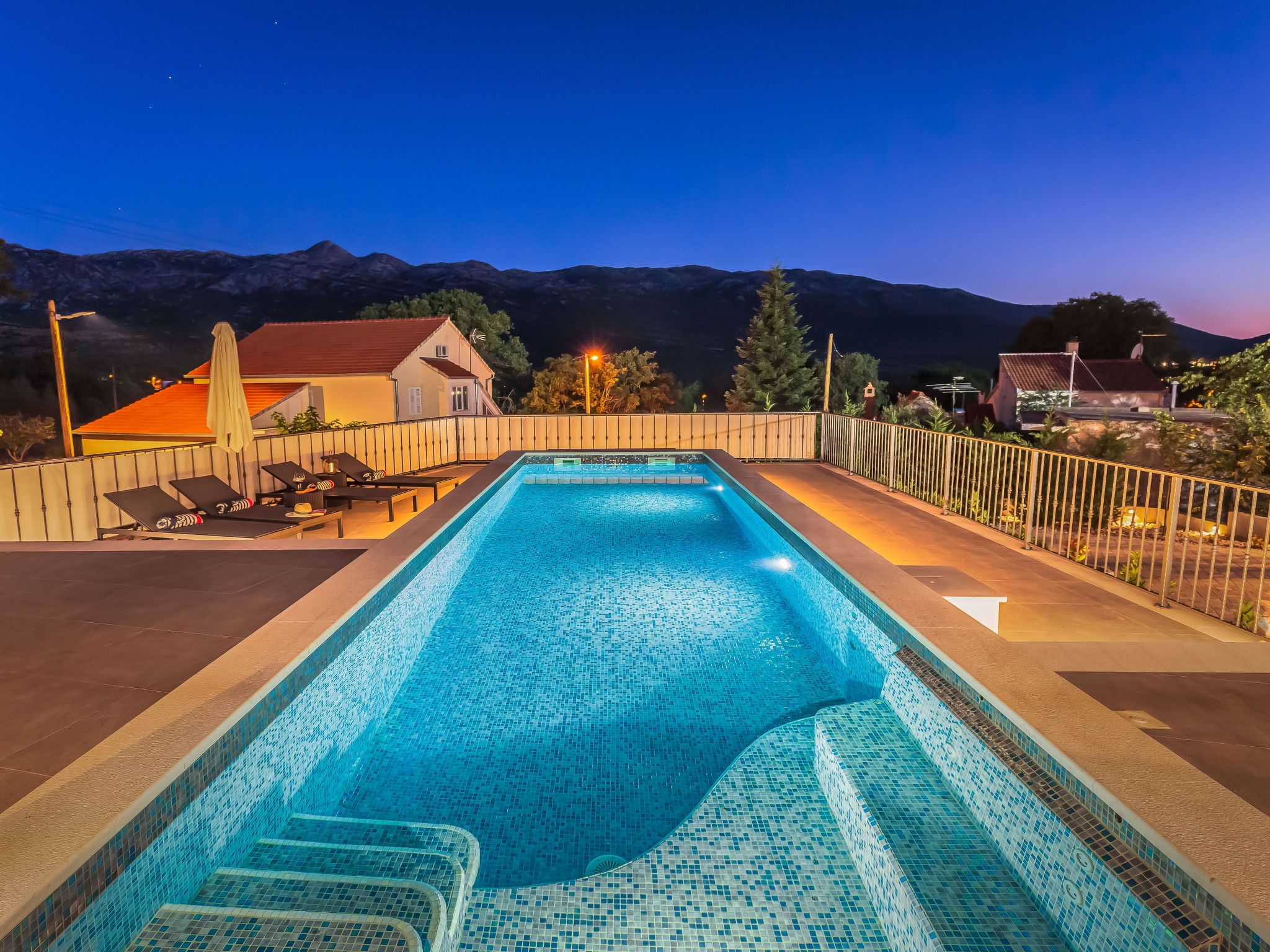 In Dugopolje mit Privatem Pool-Dedans