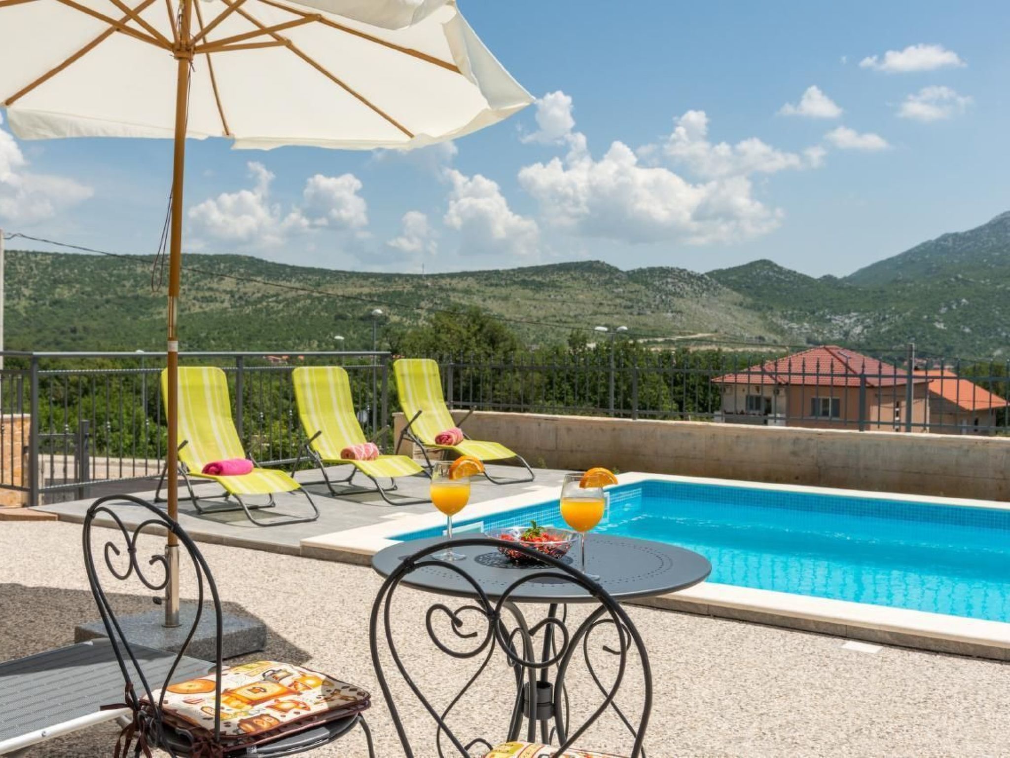 Villa Longfield mit privaten Pool und Sauna-Drinnen