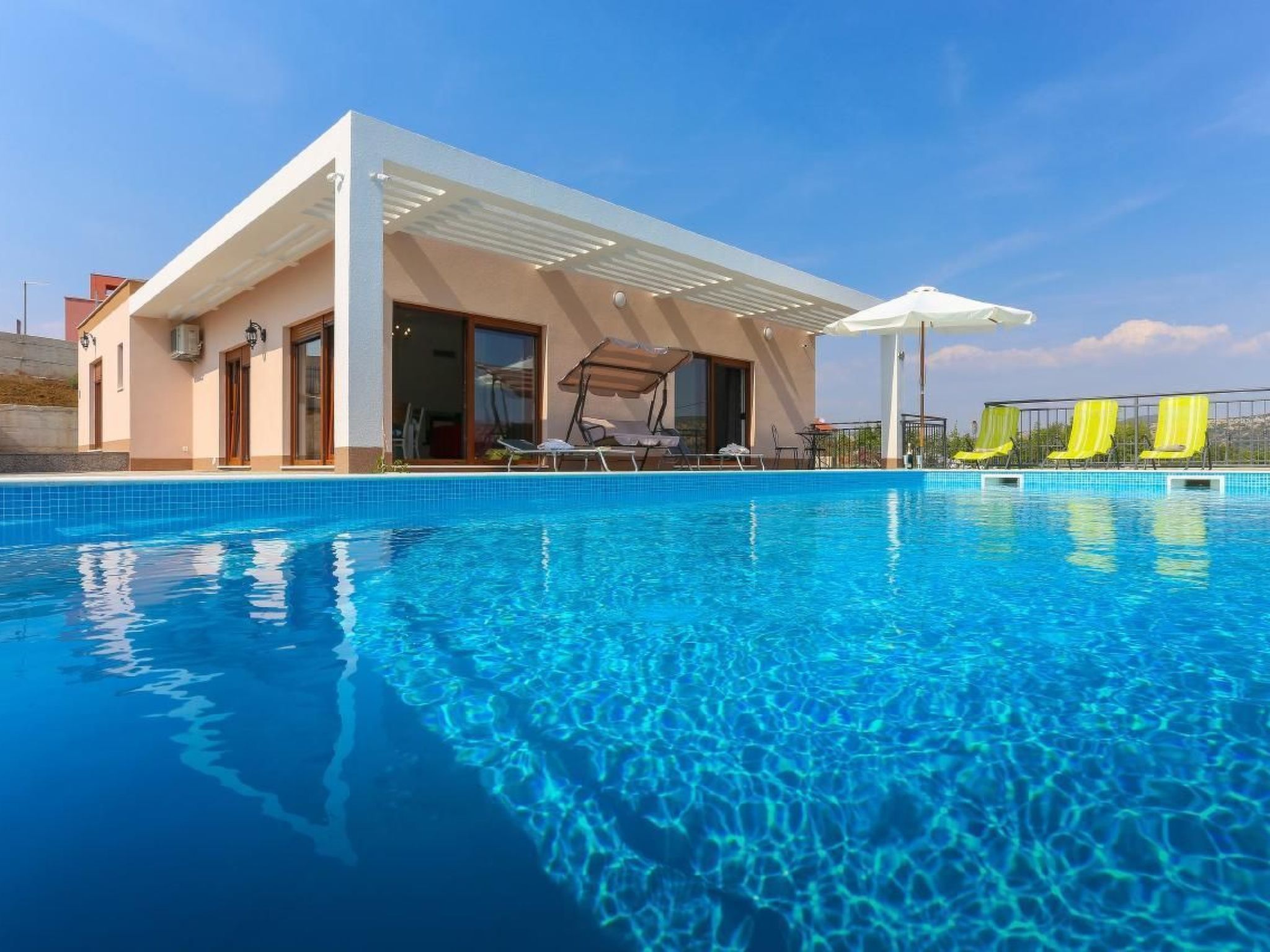 Villa Longfield mit privaten Pool und Sauna-Drinnen