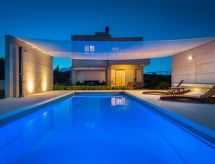 Luxe vrijstaande villa met verwarmd zwembad bij Split, 11 personen - thumbnail 1