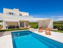 Luxe vrijstaande villa met verwarmd zwembad bij Split, 11 personen - thumbnail 4