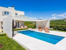 Luxe vrijstaande villa met verwarmd zwembad bij Split, 11 personen - thumbnail 5
