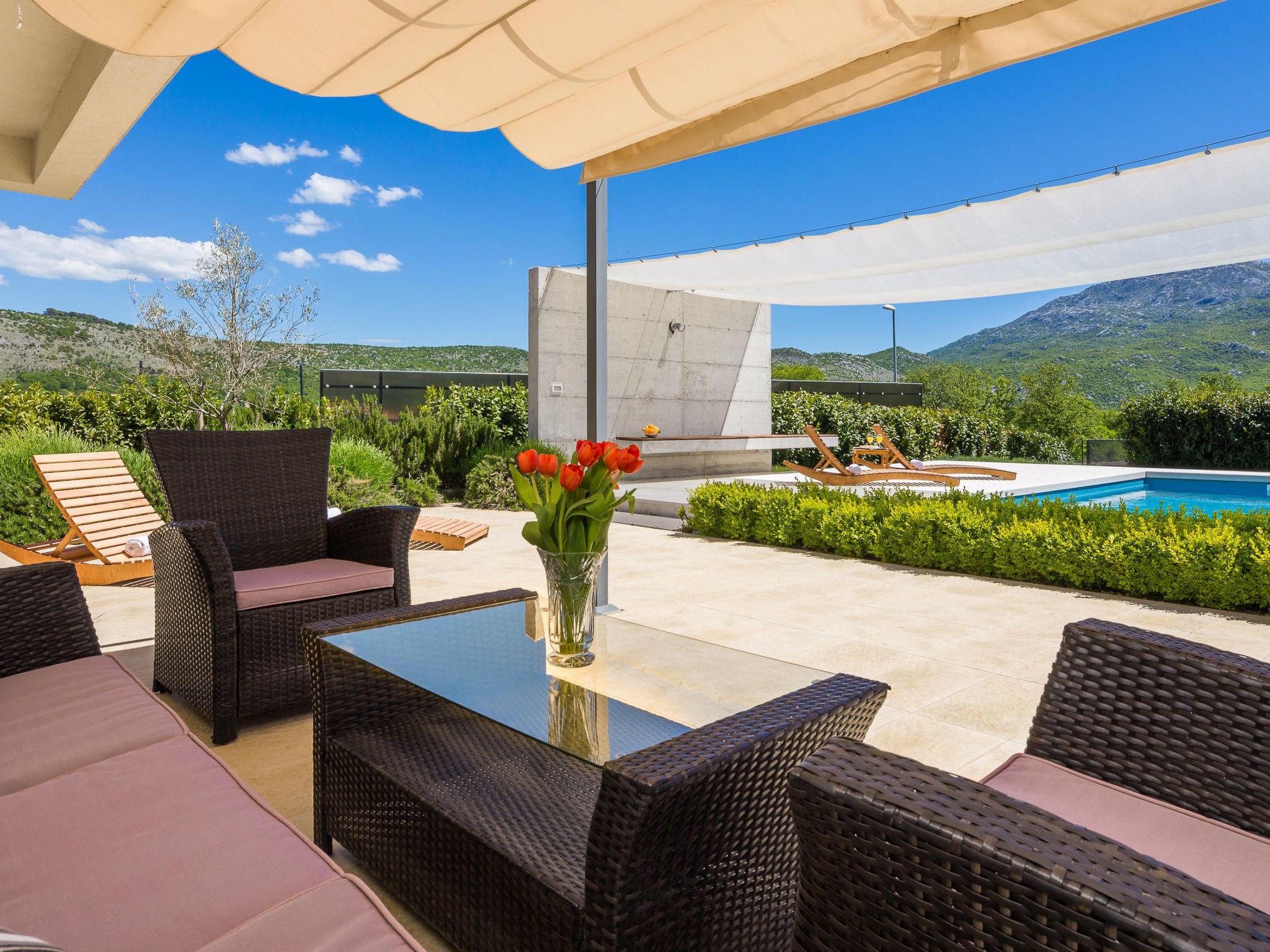 In Dugopolje mit Beheiztem Pool-Drinnen