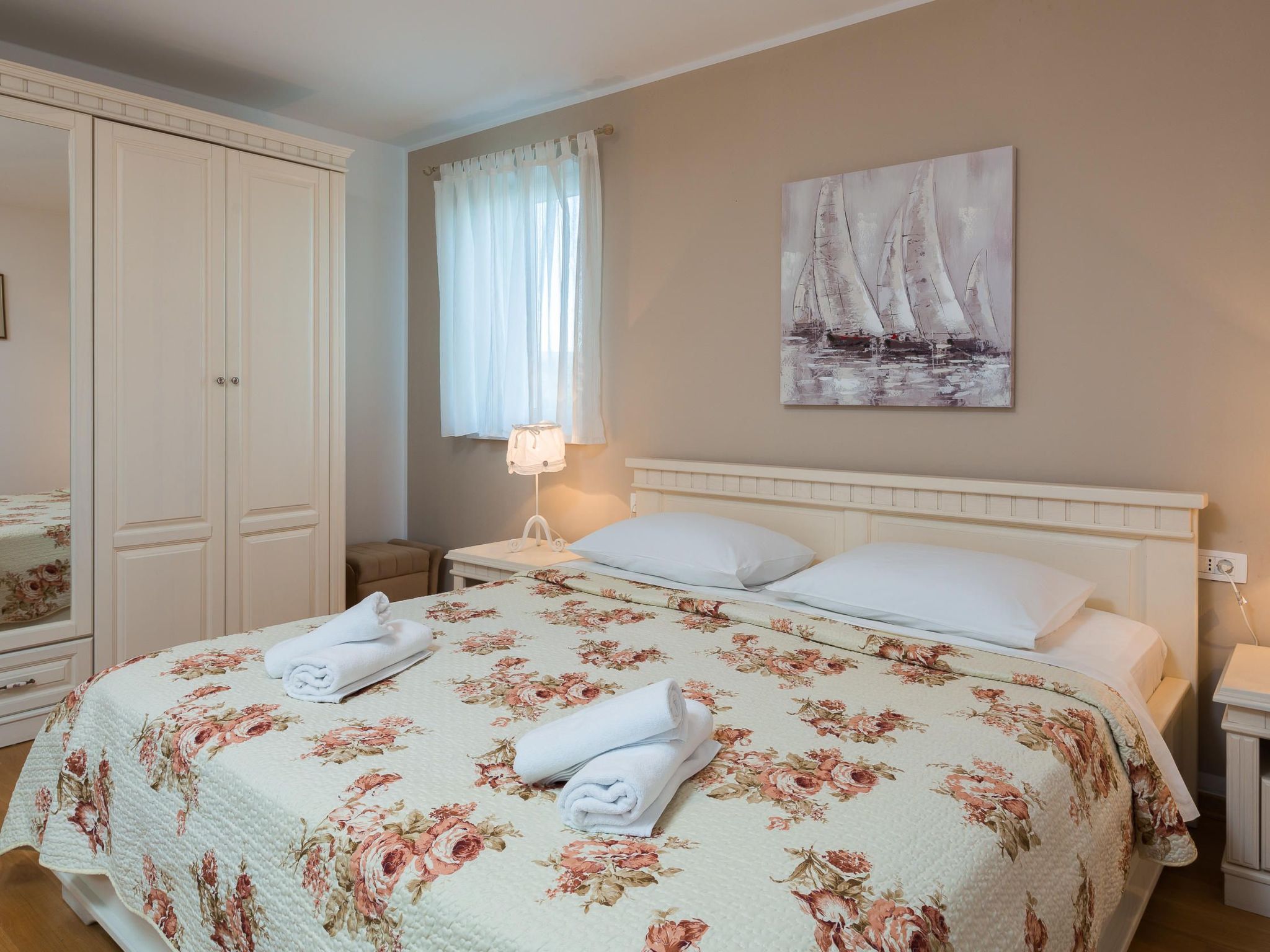 In Dugopolje mit Beheiztem Pool-Drinnen