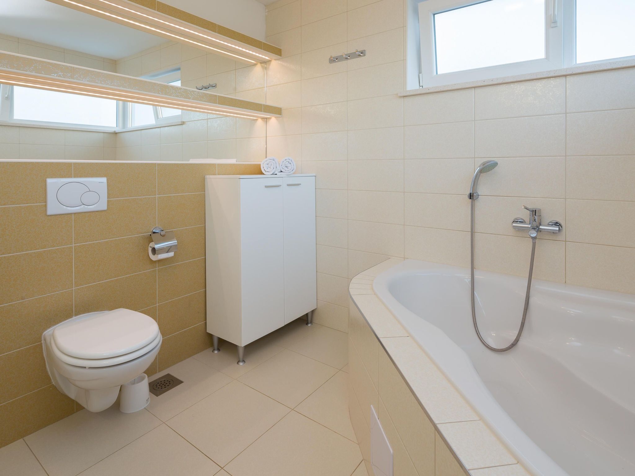 In Dugopolje mit Beheiztem Pool-Drinnen