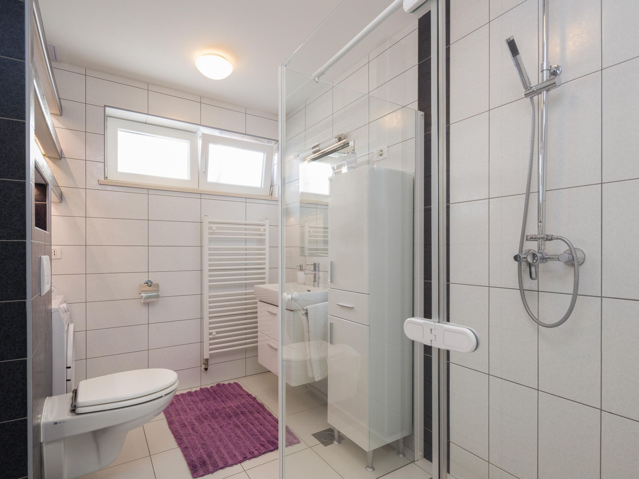 In Dugopolje mit Beheiztem Pool-Drinnen