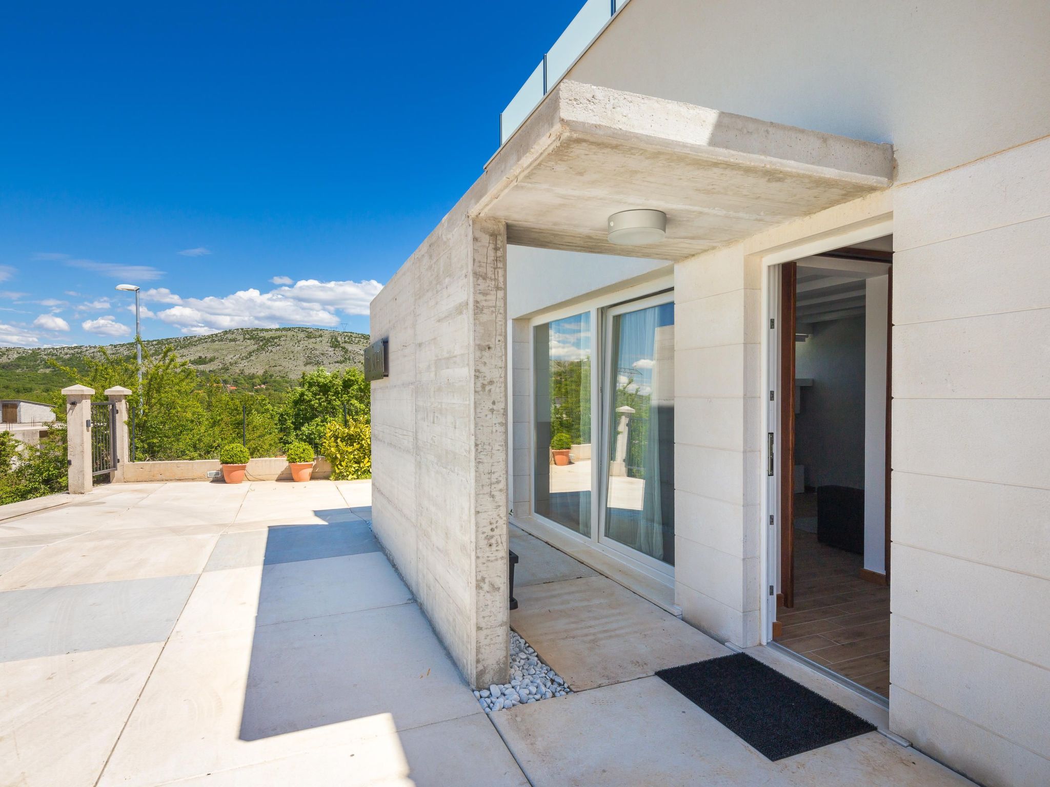 In Dugopolje mit Beheiztem Pool-Drinnen