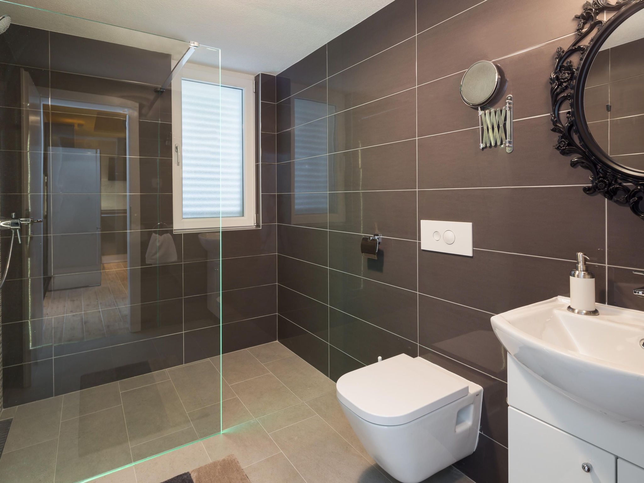 In Dugopolje mit Beheiztem Pool-Drinnen