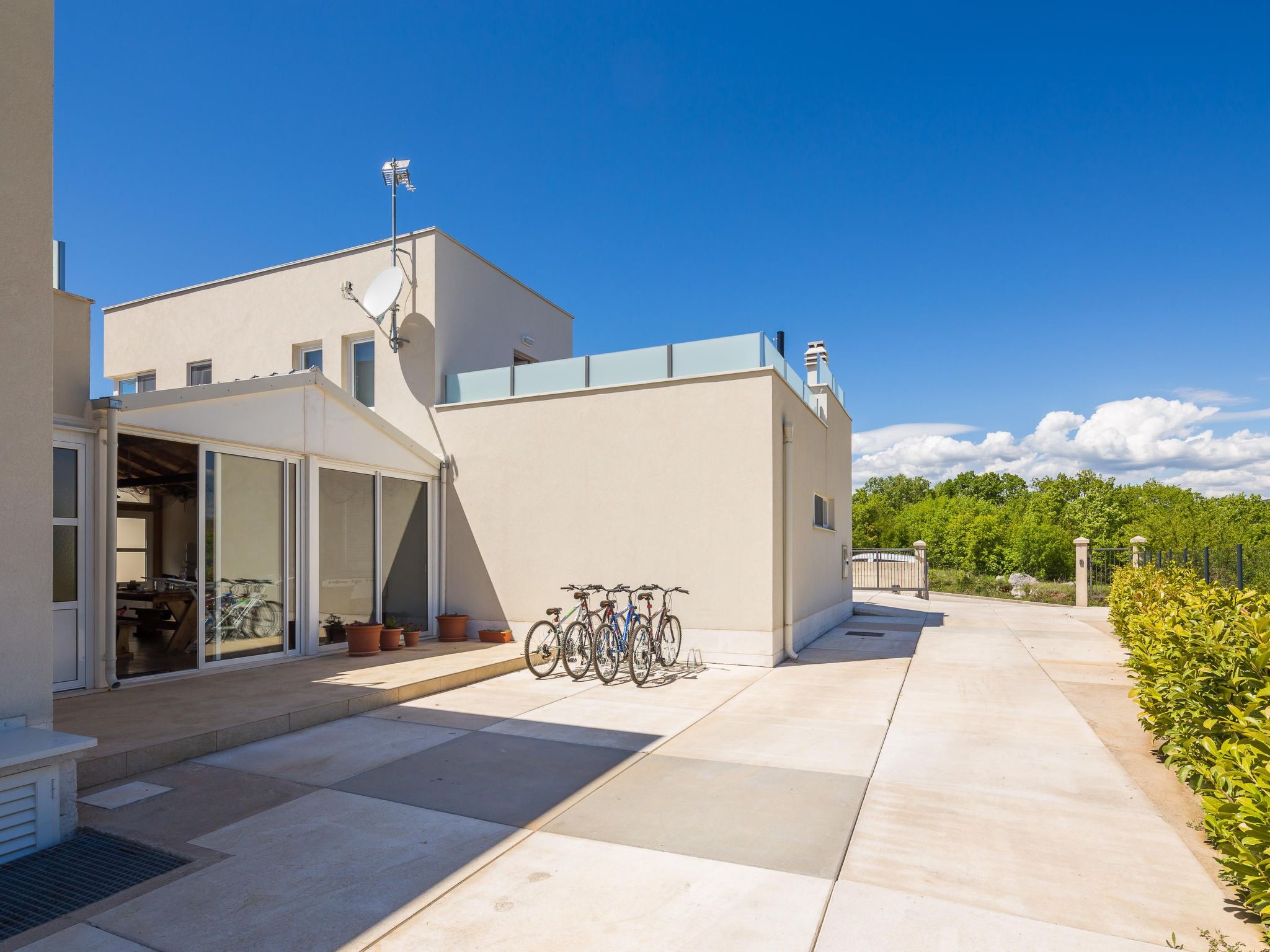 In Dugopolje mit Beheiztem Pool-Drinnen