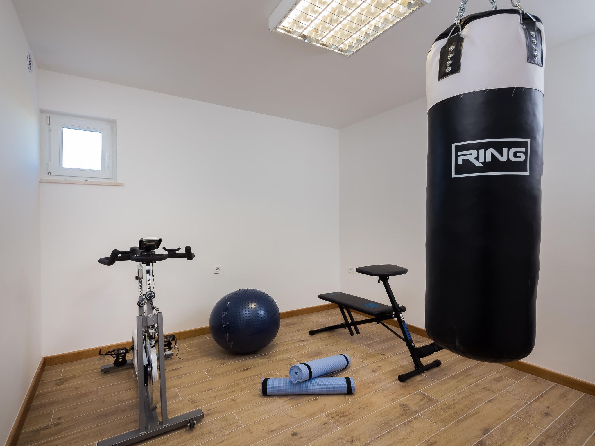 In Dugopolje mit Beheiztem Pool-Drinnen