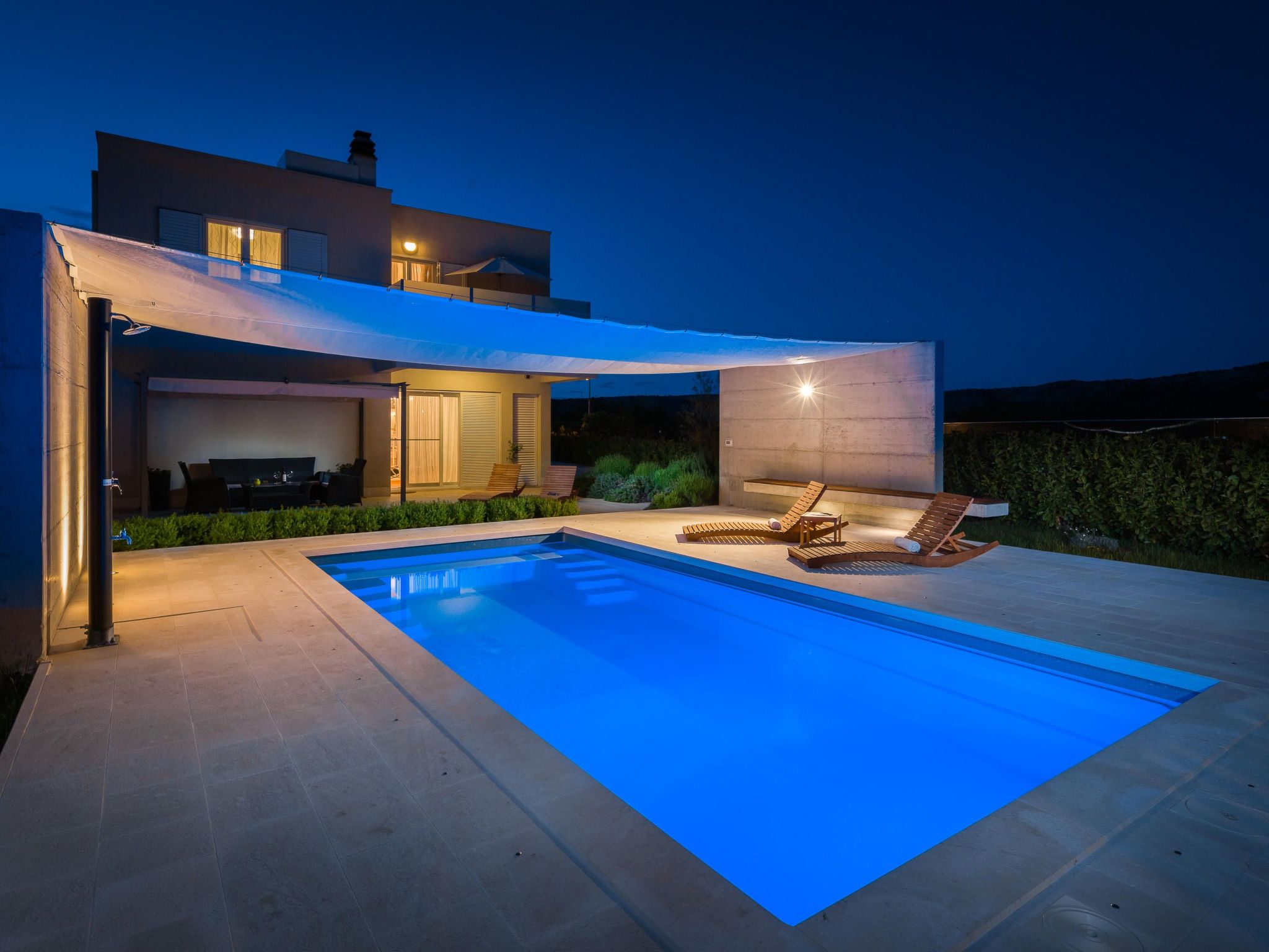 In Dugopolje mit Beheiztem Pool-Drinnen