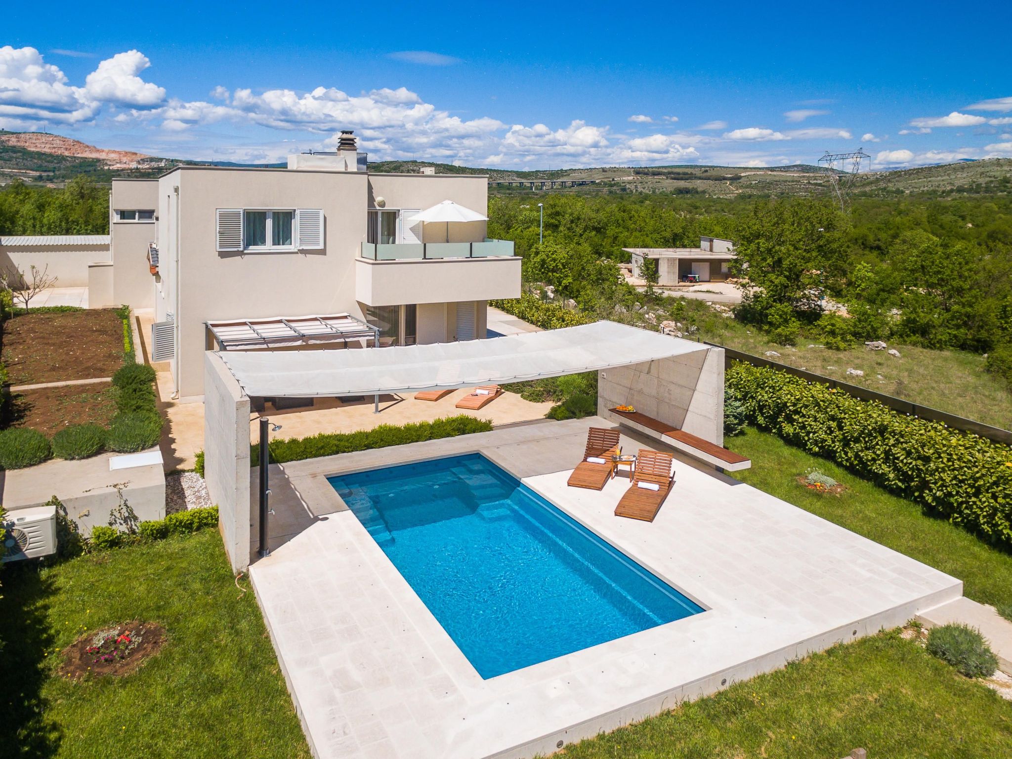 In Dugopolje mit Beheiztem Pool-Drinnen