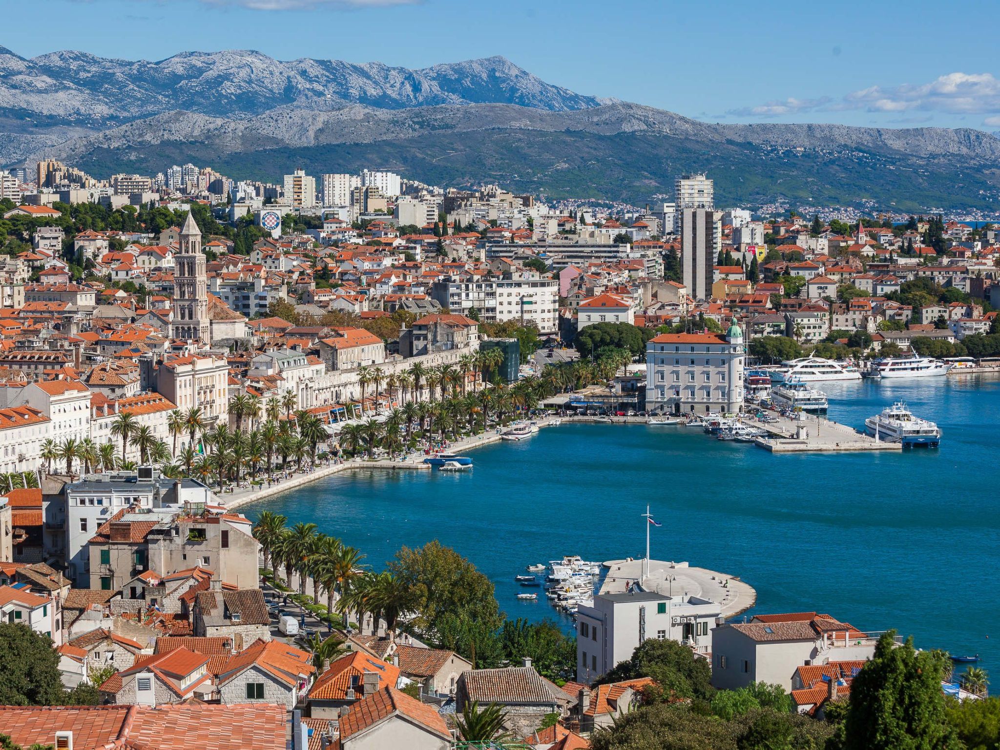 In Dugopolje mit Beheiztem Pool-Drinnen