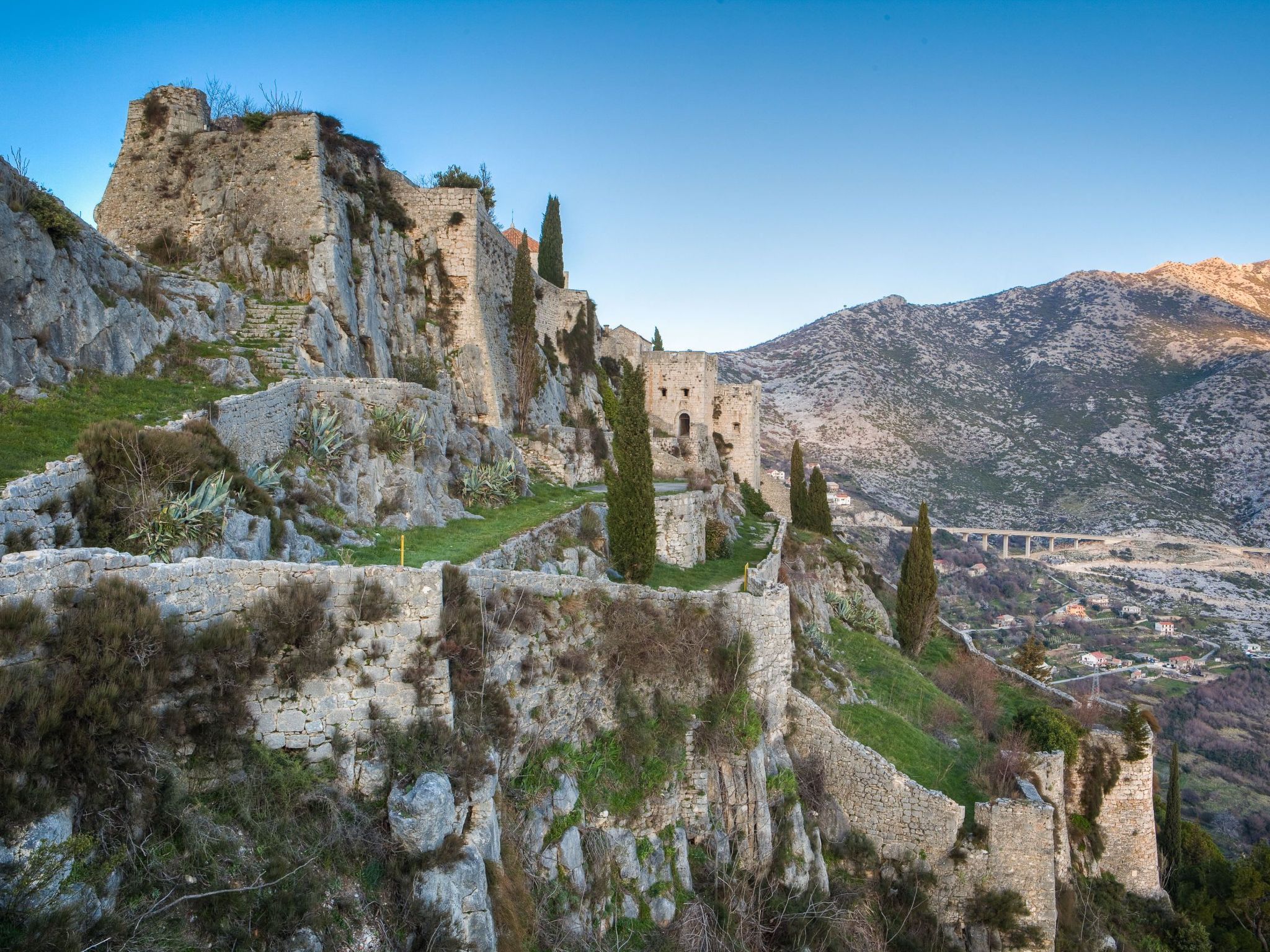 In Dugopolje mit Beheiztem Pool-Drinnen