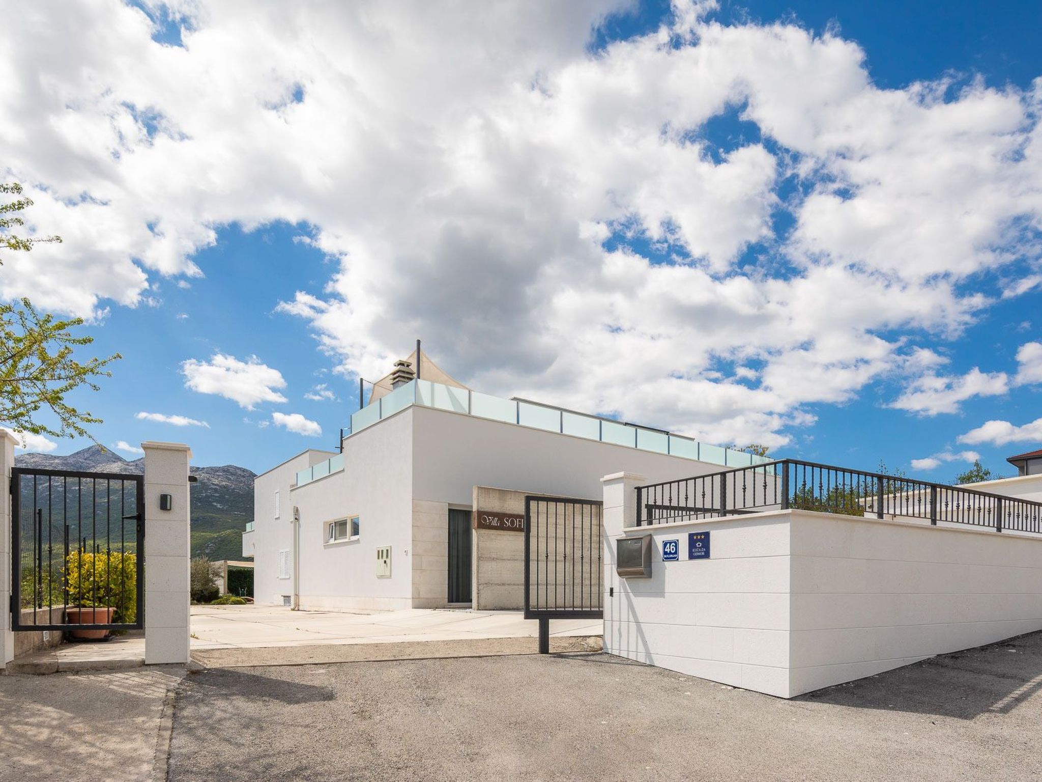 In Dugopolje mit Beheiztem Pool-Drinnen