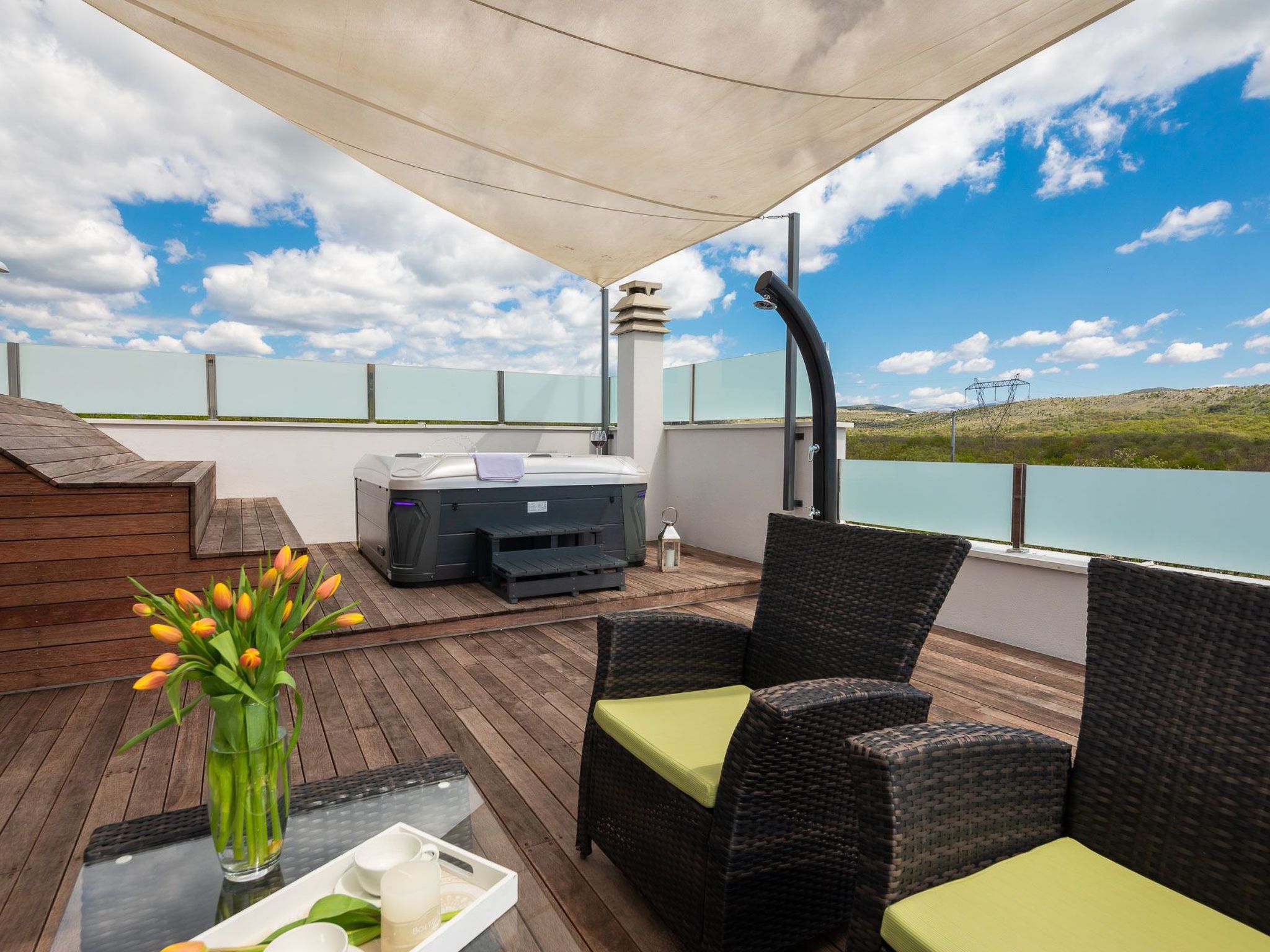 In Dugopolje mit Beheiztem Pool-Drinnen