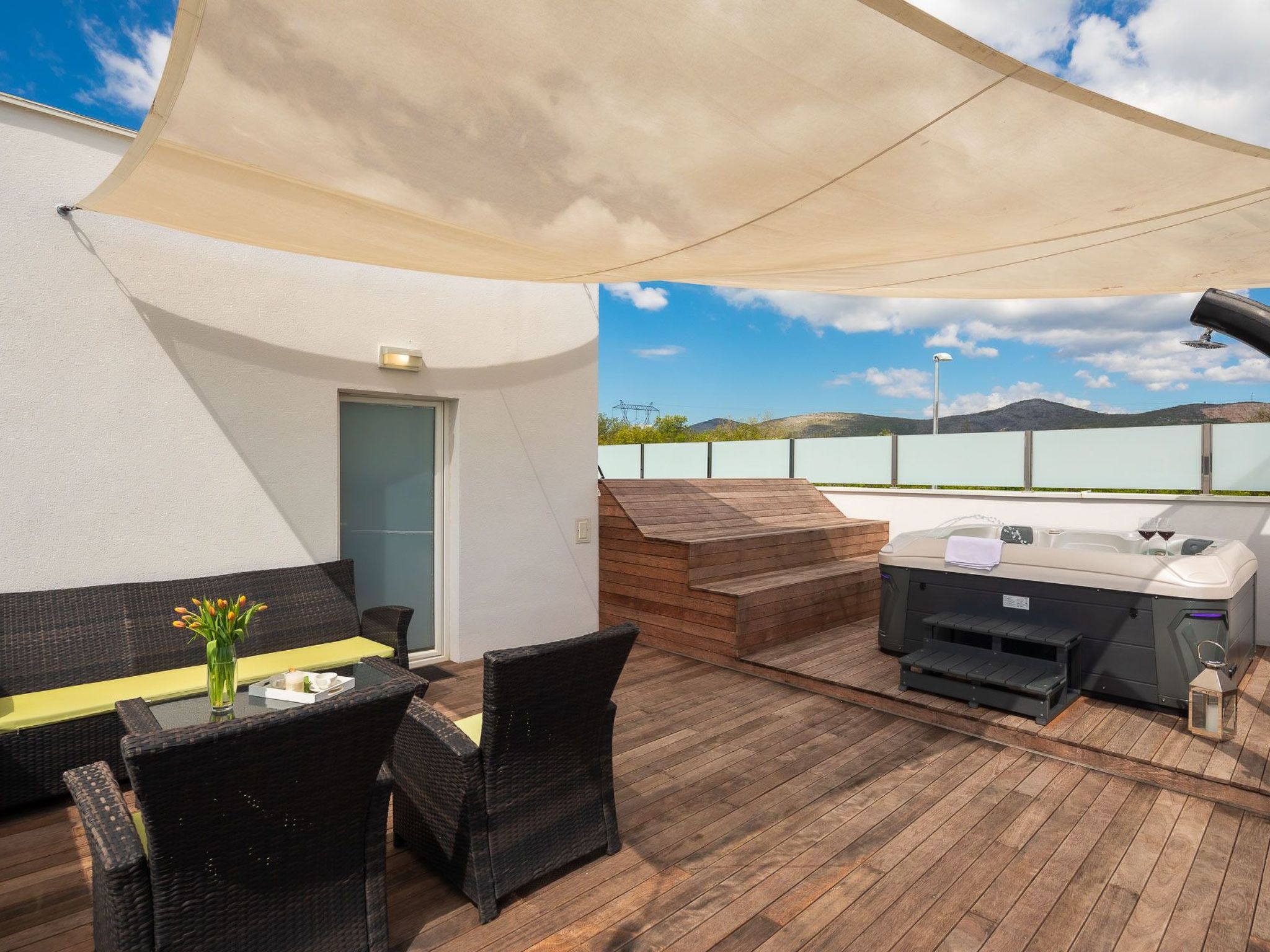 In Dugopolje mit Beheiztem Pool-Drinnen