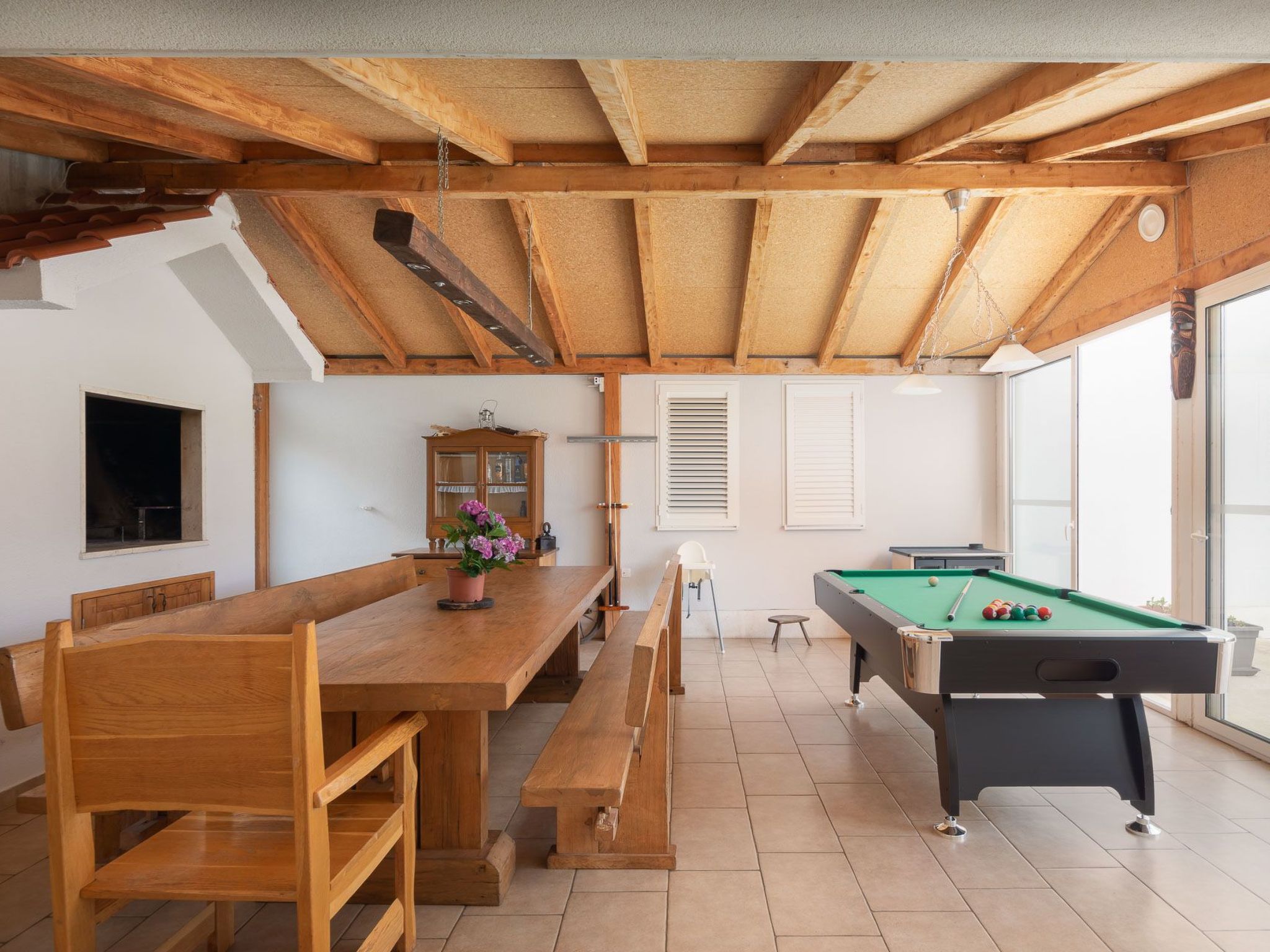 In Dugopolje mit Beheiztem Pool-Drinnen