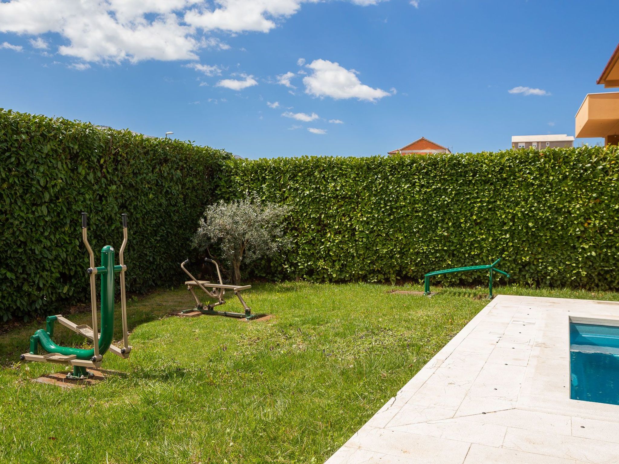 In Dugopolje mit Beheiztem Pool-Drinnen