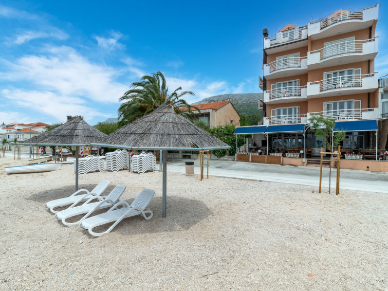 Appartement aan zee met zeezicht in centrum Podstrana in Podstrana