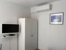 Knusse studio met balkon op 200 meter van zee bij Podstrana - thumbnail 3