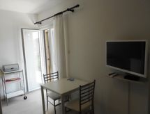 Knusse studio met balkon op 200 meter van zee bij Podstrana - thumbnail 4