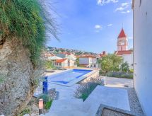 "Villa Rock" mit Blick auf das Wasser