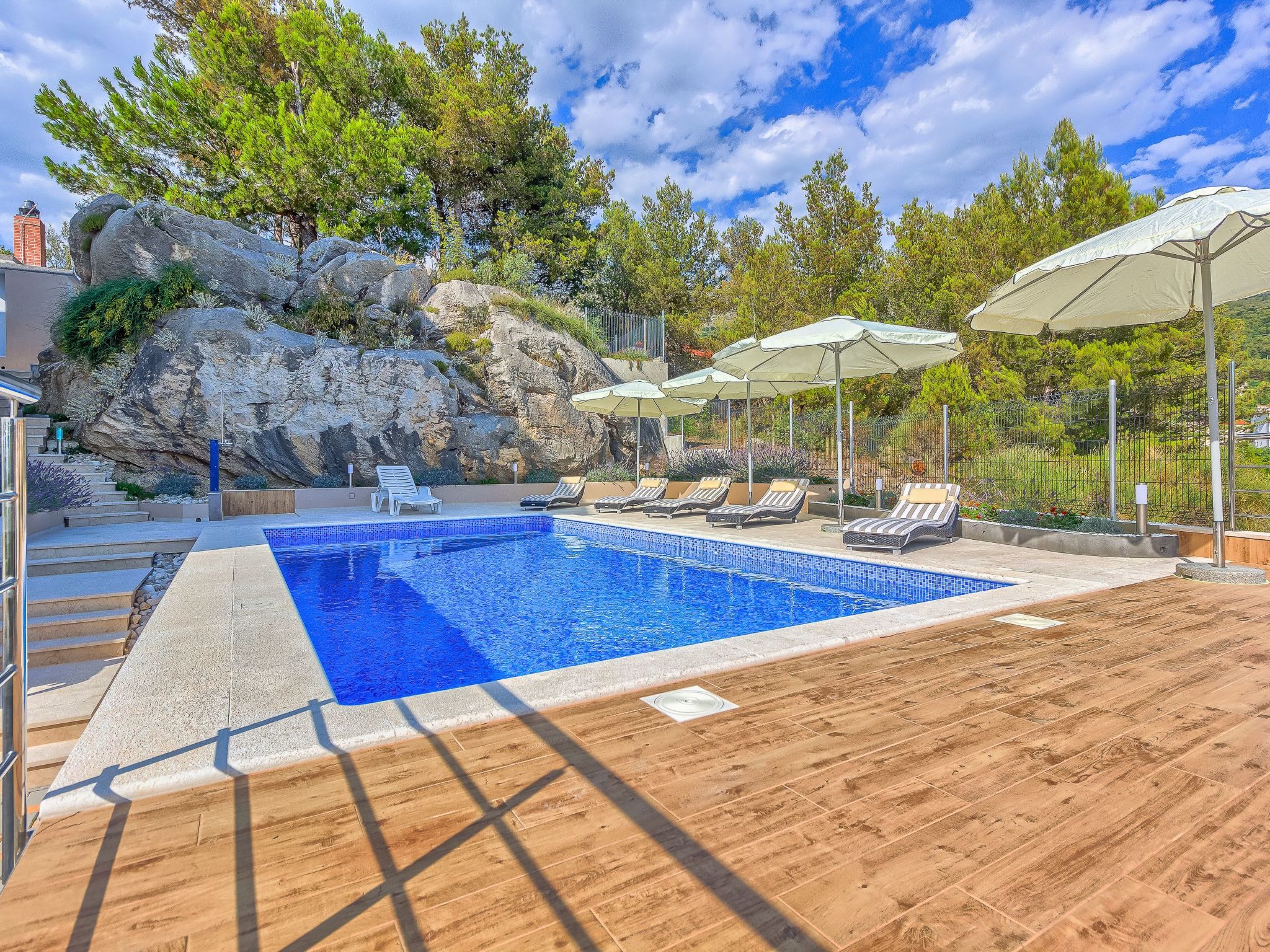 "Villa Rock" mit Blick auf das Wasser