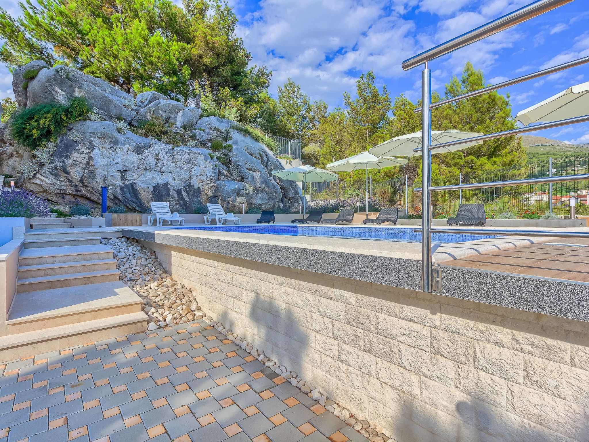 "Villa Rock" mit Blick auf das Wasser-Draußen