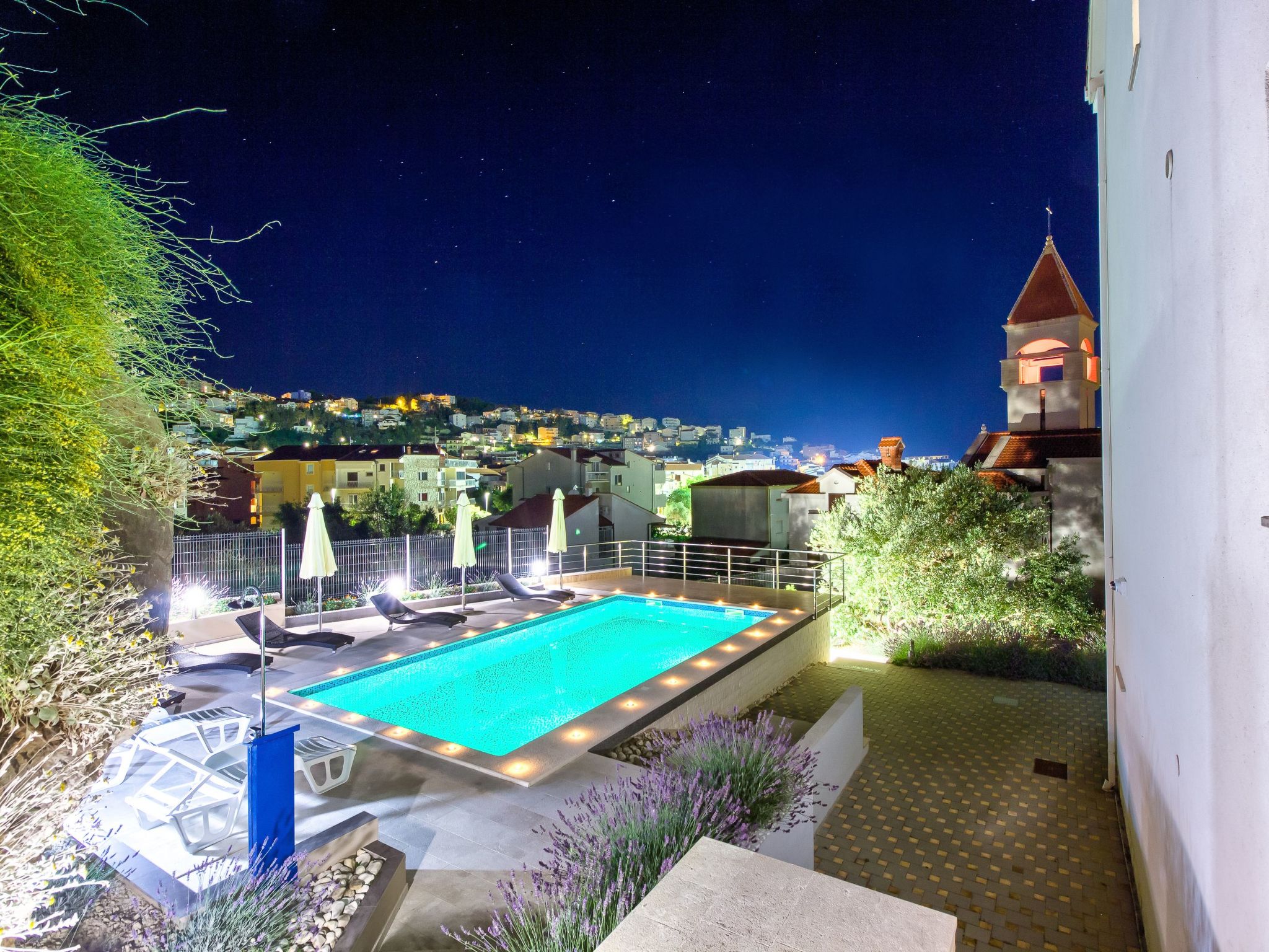 "Villa Rock" mit Blick auf das Wasser-Draußen