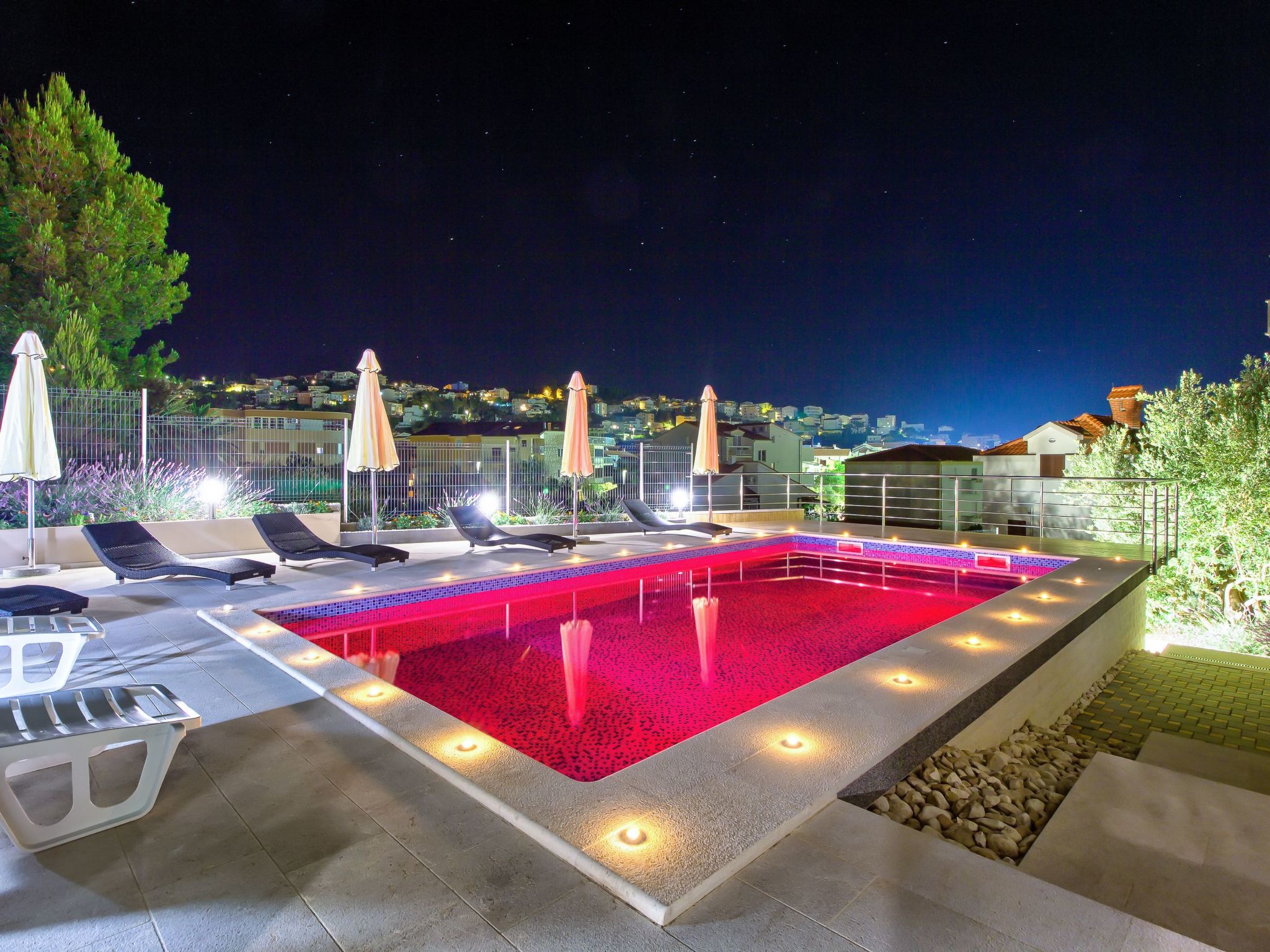 "Villa Rock" mit Blick auf das Wasser-Draußen